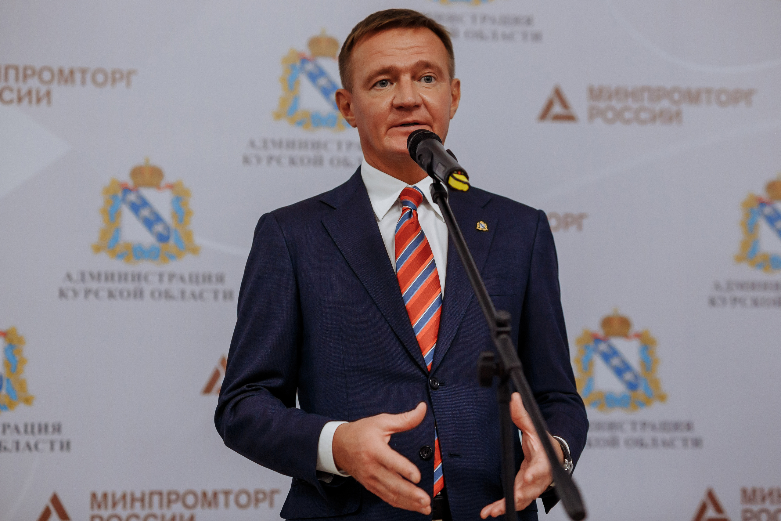 Визит министра промышленности и торговли на завод КЭАЗ. Репортажный и свадебный фотограф в Курске Борис Захарчук