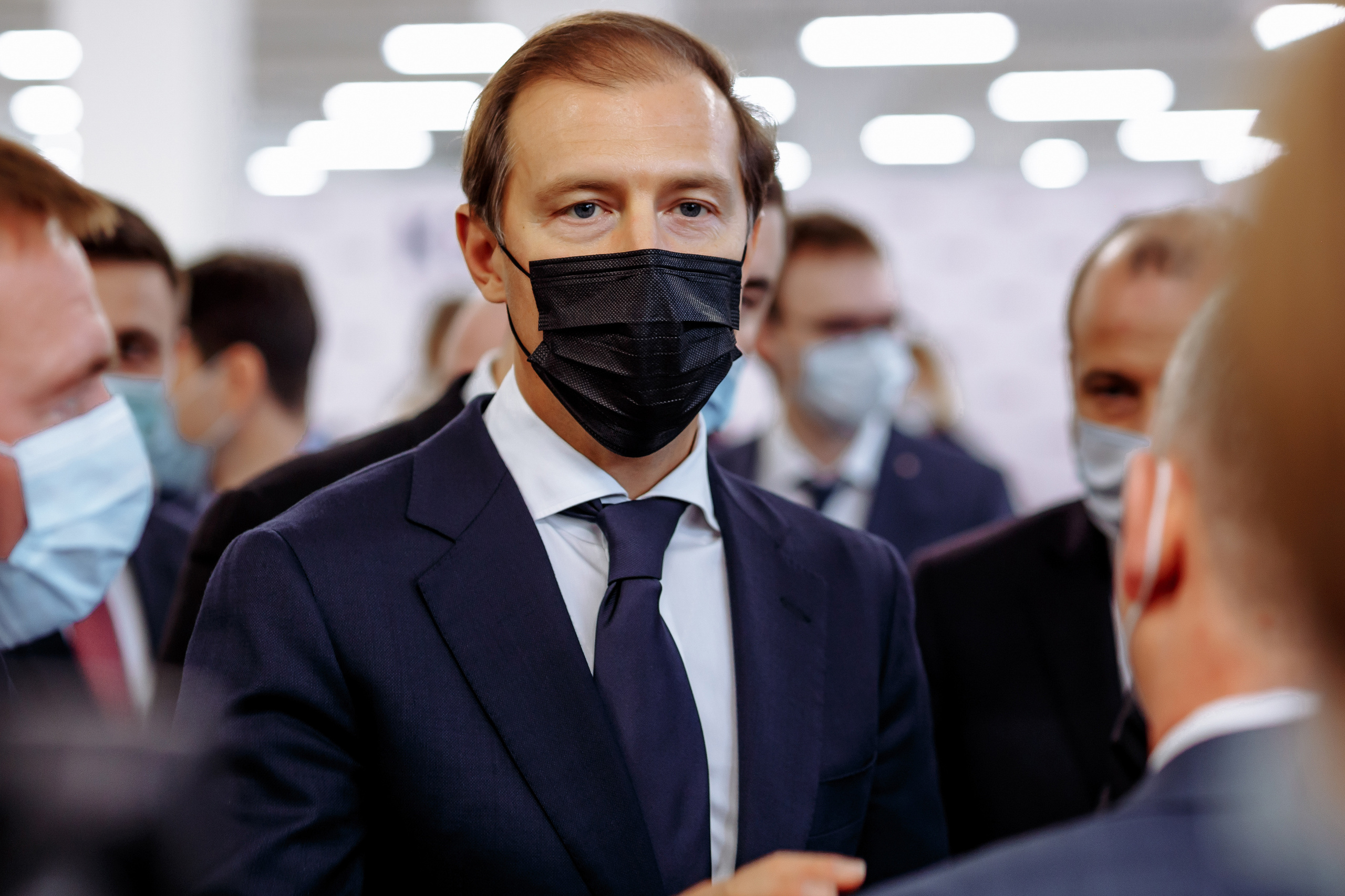 Визит министра промышленности и торговли на завод КЭАЗ. Репортажный и свадебный фотограф в Курске Борис Захарчук