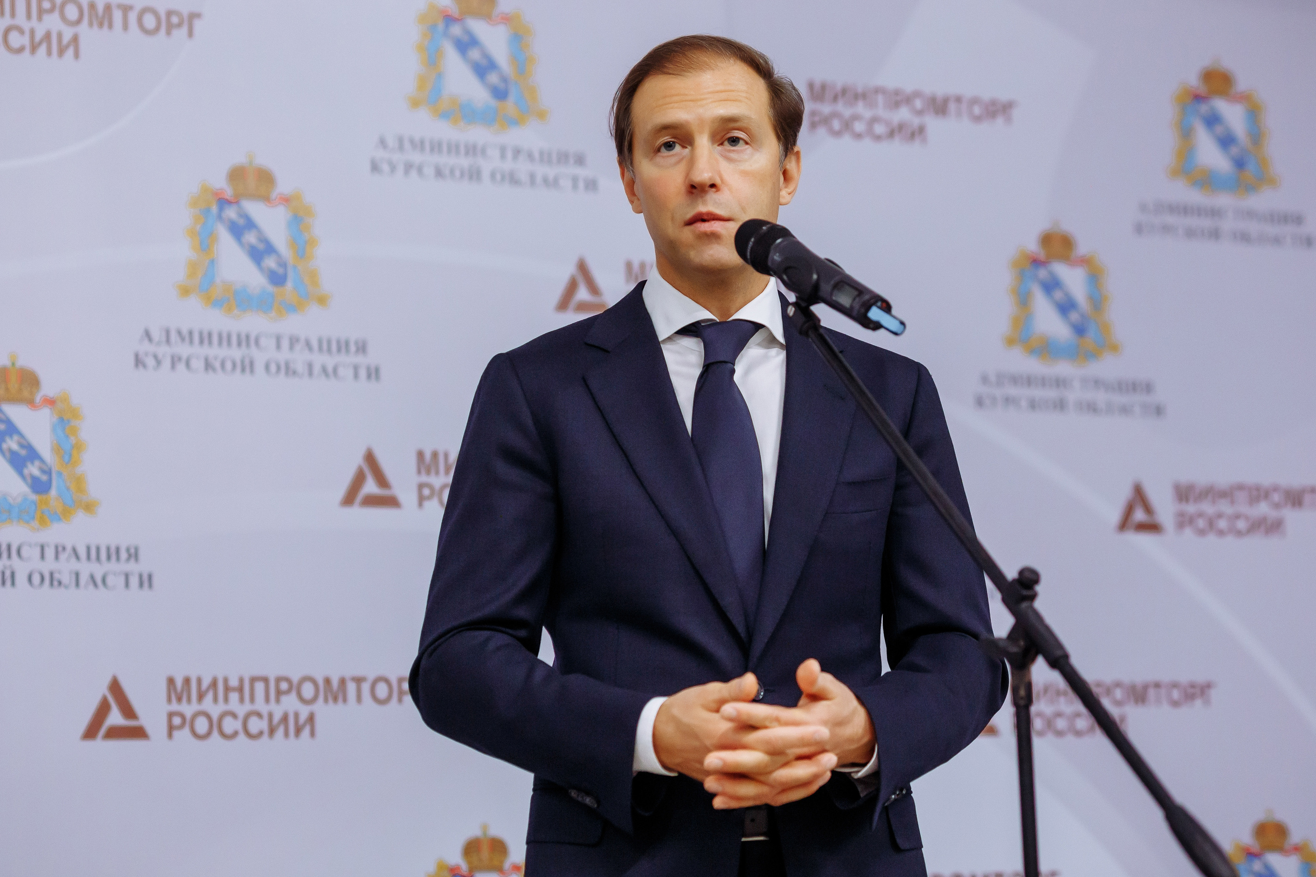 Визит министра промышленности и торговли на завод КЭАЗ. Репортажный и свадебный фотограф в Курске Борис Захарчук