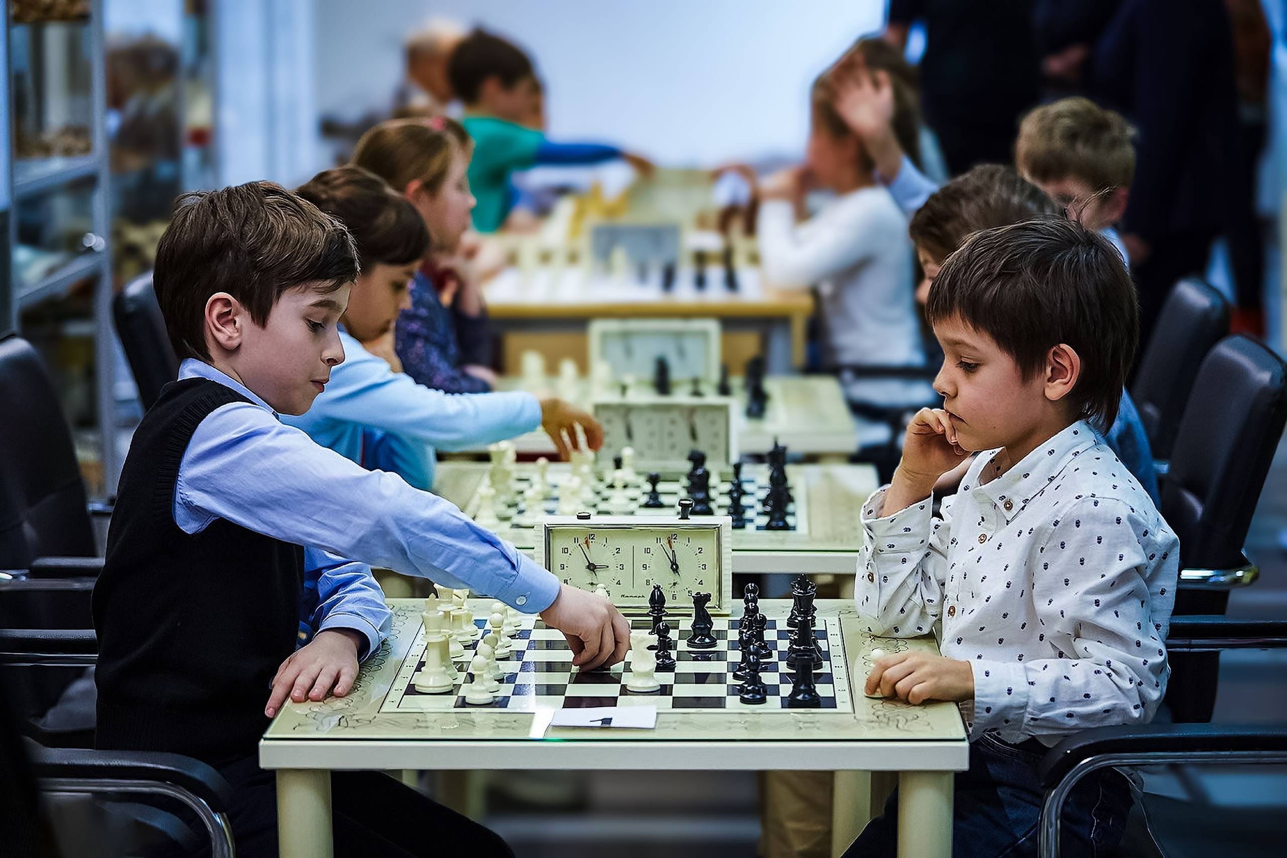 Ринас Ахмадеев лидирует на забеге Садовое кольцо от Бегового сообщества в Москве