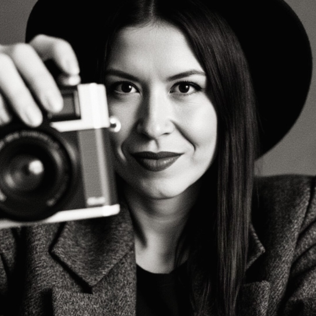 Контакты. Дина — ваш фотограф в Коломне и Москве. Живые портреты, любимые люди, важные события. Всё, что хочется помнить