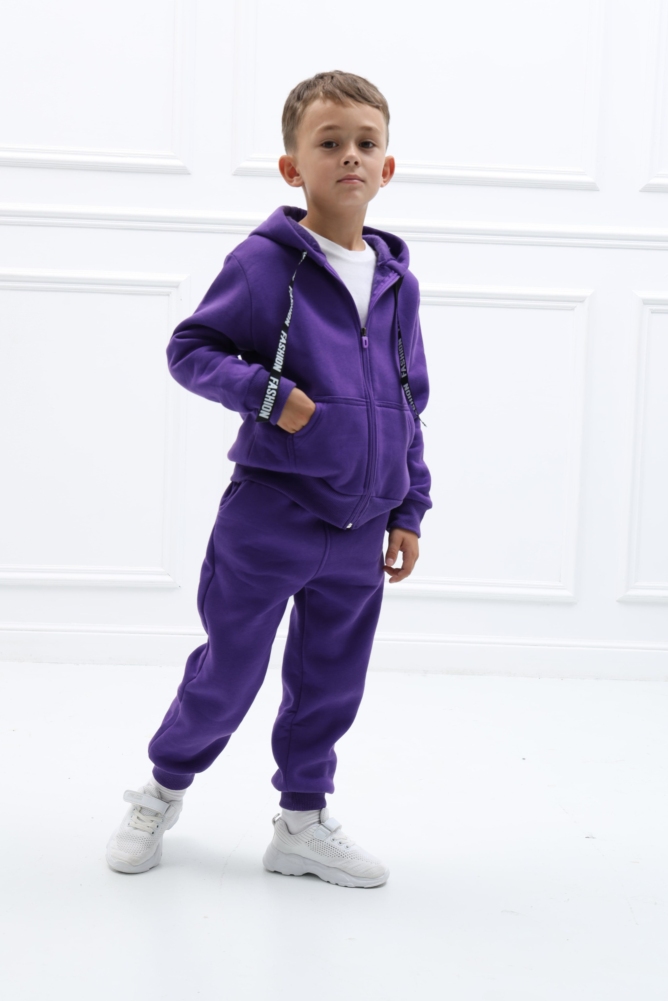 Предметное фото детской одежды - комфорт и защита в каждом наряде.