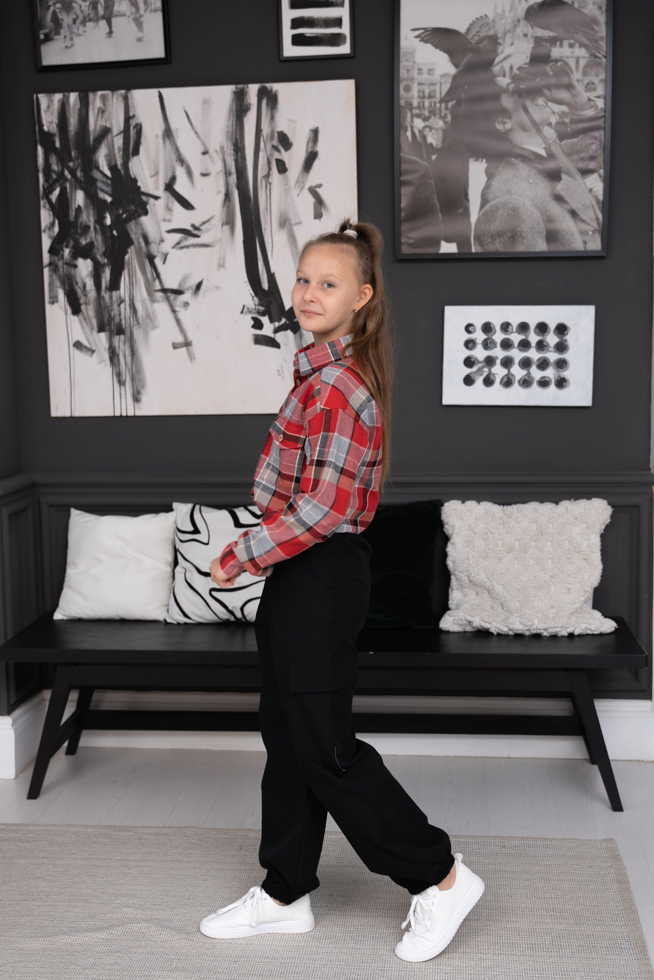 Предметное фото детской одежды - уют и мода для маленьких.