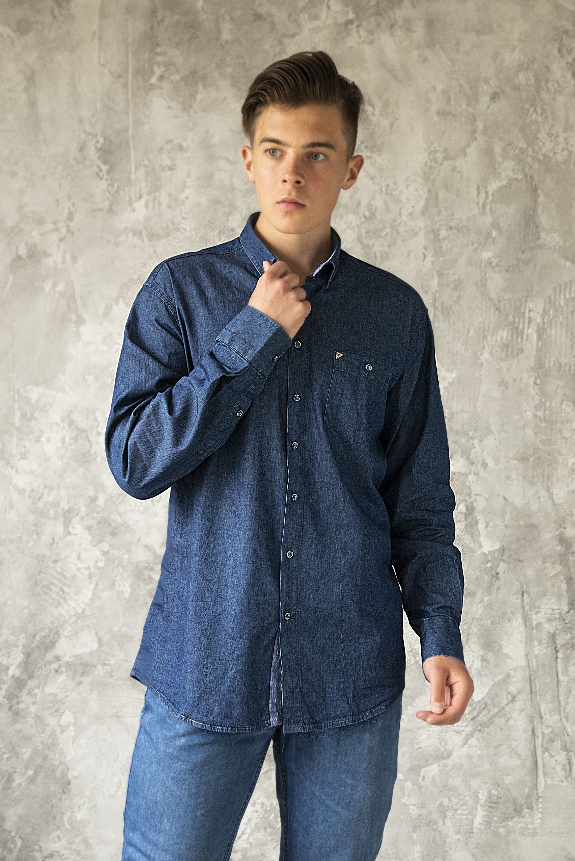 Предметное фото мужской одежды - элегантность и стиль в каждом наряде.