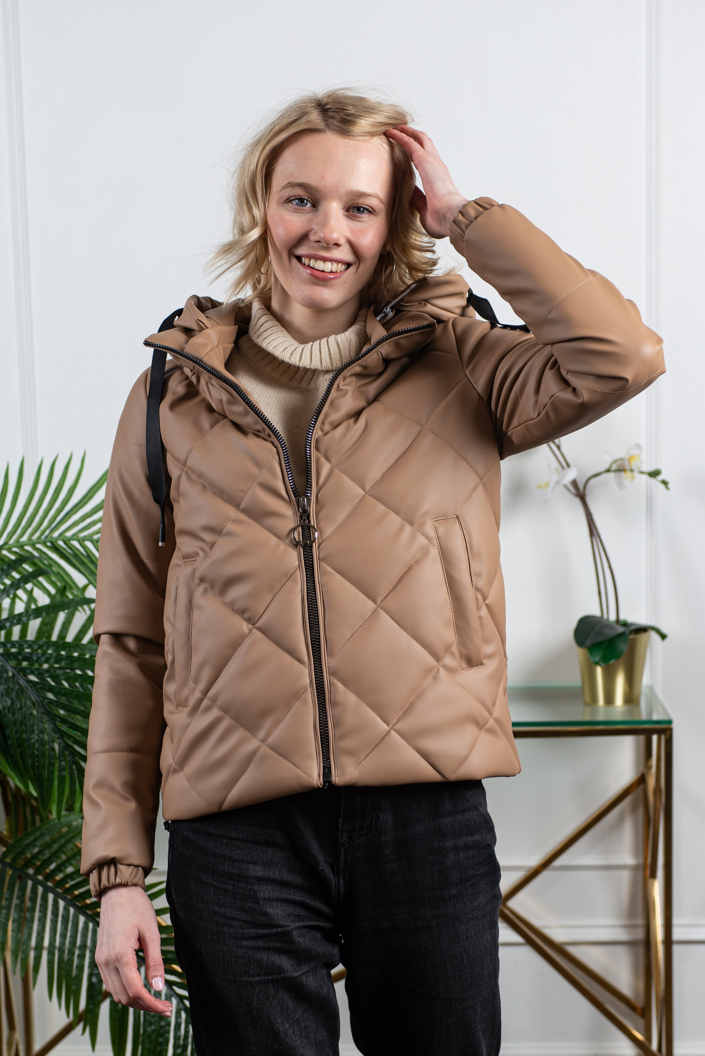 Предметное фото женской одежды - изящные наряды для вашего гардероба.