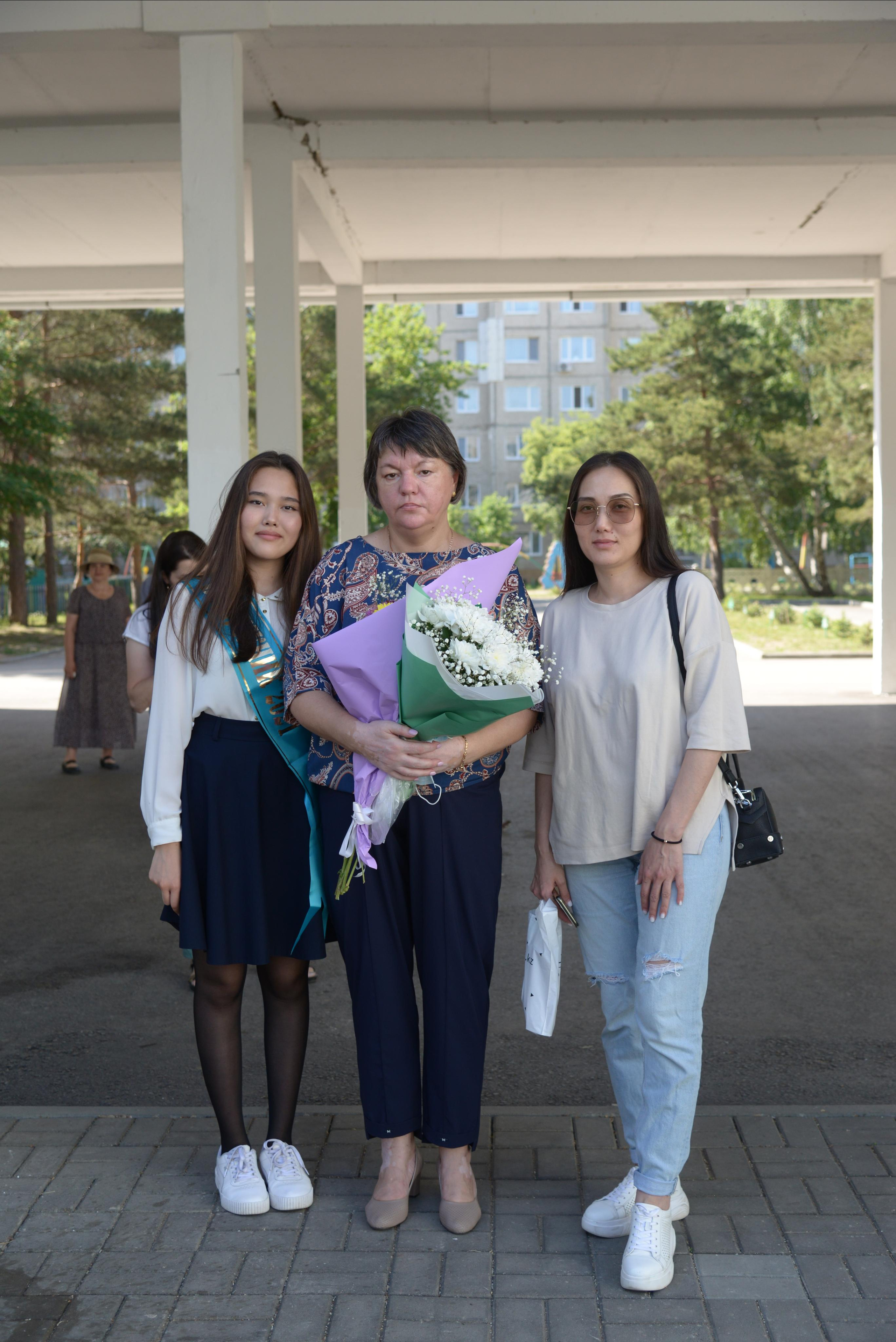 Фотограф на выпускной в школе. Детский и школьный фотограф в Костанае Рабига Сейткенова