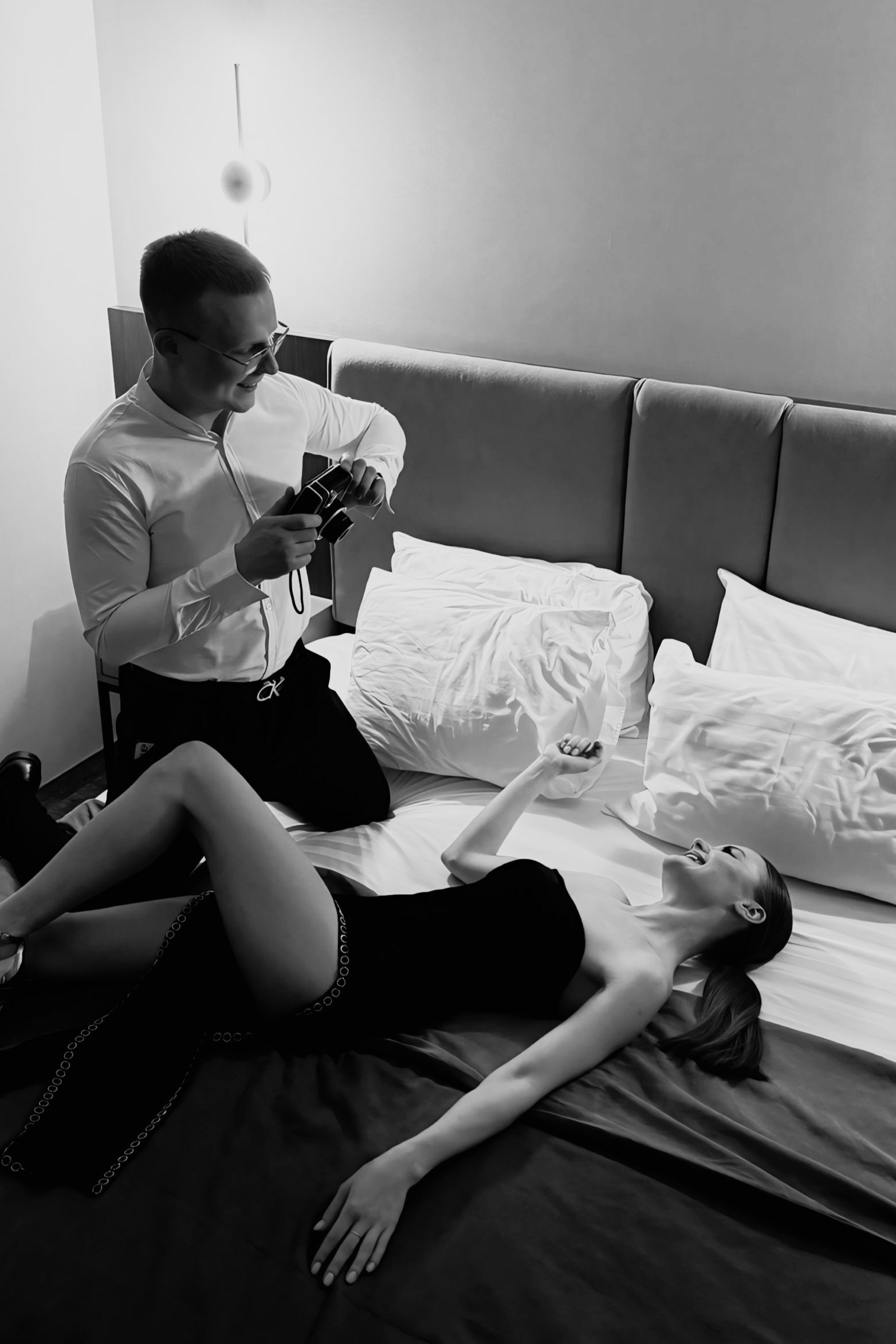 Лав стори в отеле фото молодой пары