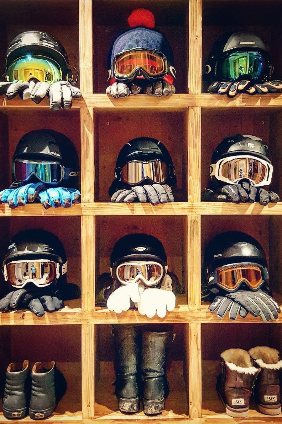 Прокат горнолыжного снаряжения с доставкой. Инструкторы по горным лыжам Сочи Красная Поляна. Горнолыжная школа