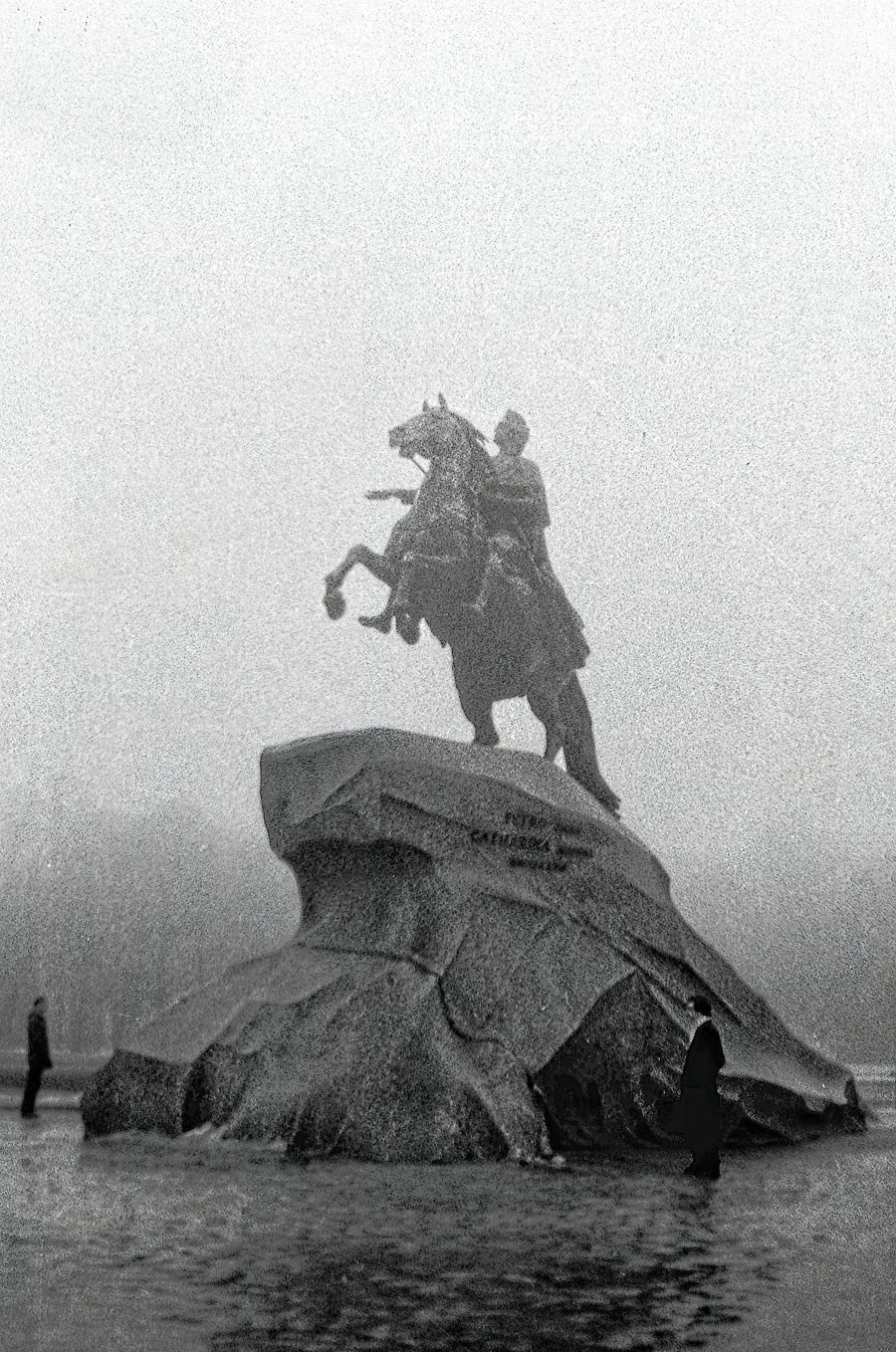 Открытие фотосайта и кадры 40-летней давности. НЕЙРО-АРТы Воеводова