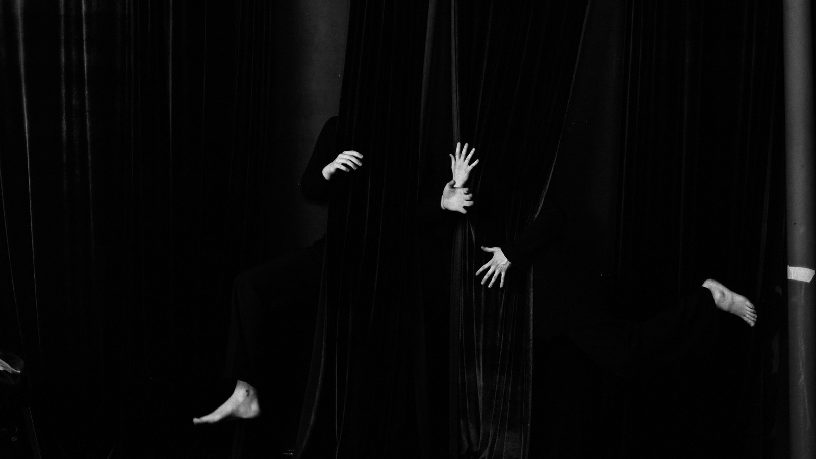 Искренняя семейная фотосессия в студии: уютные моменты и живые эмоции