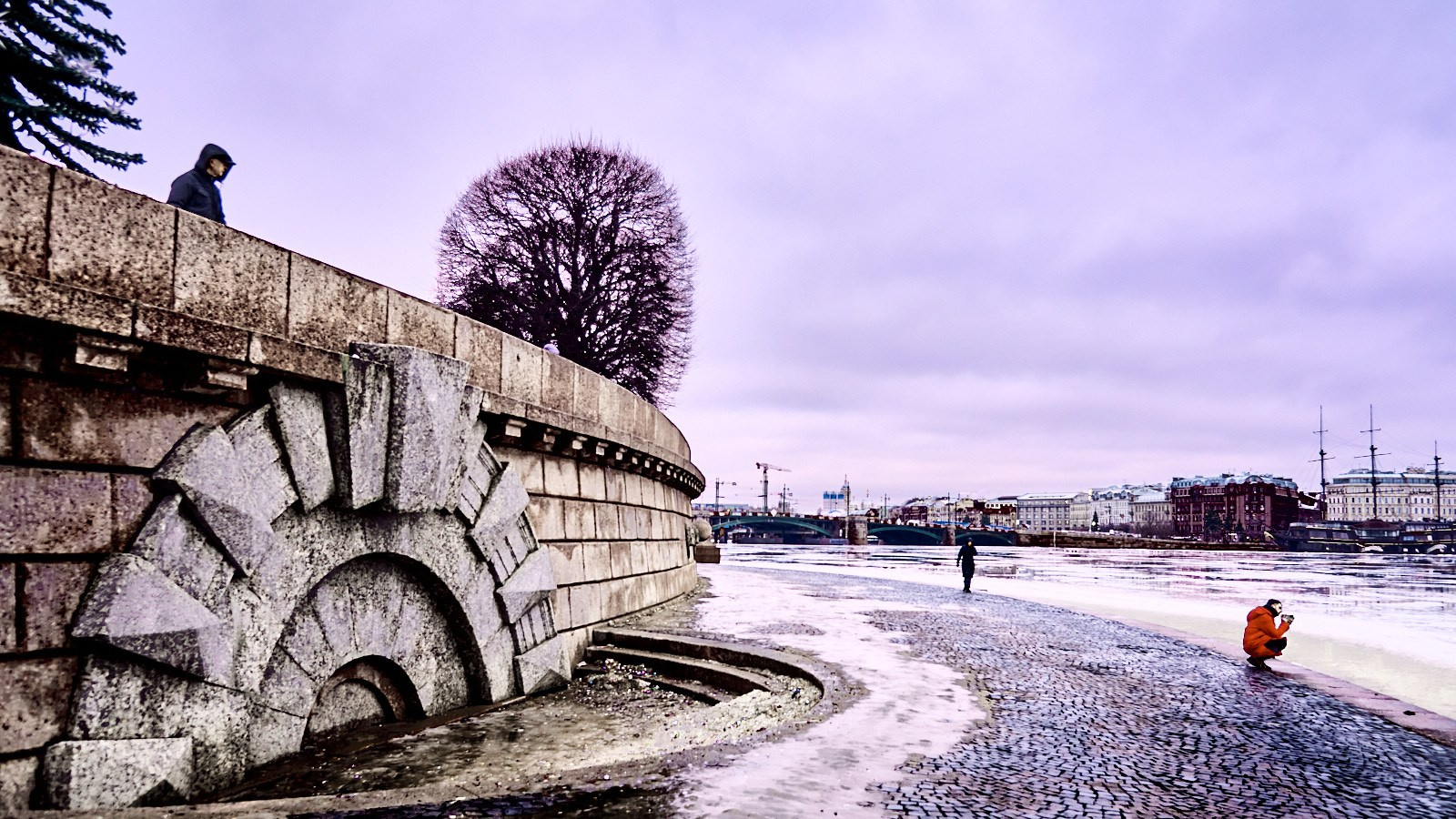 Фотопрогулка на день снятия блокады: фундаменты, чайки, Новый год и др. НЕЙРО-АРТы Воеводова