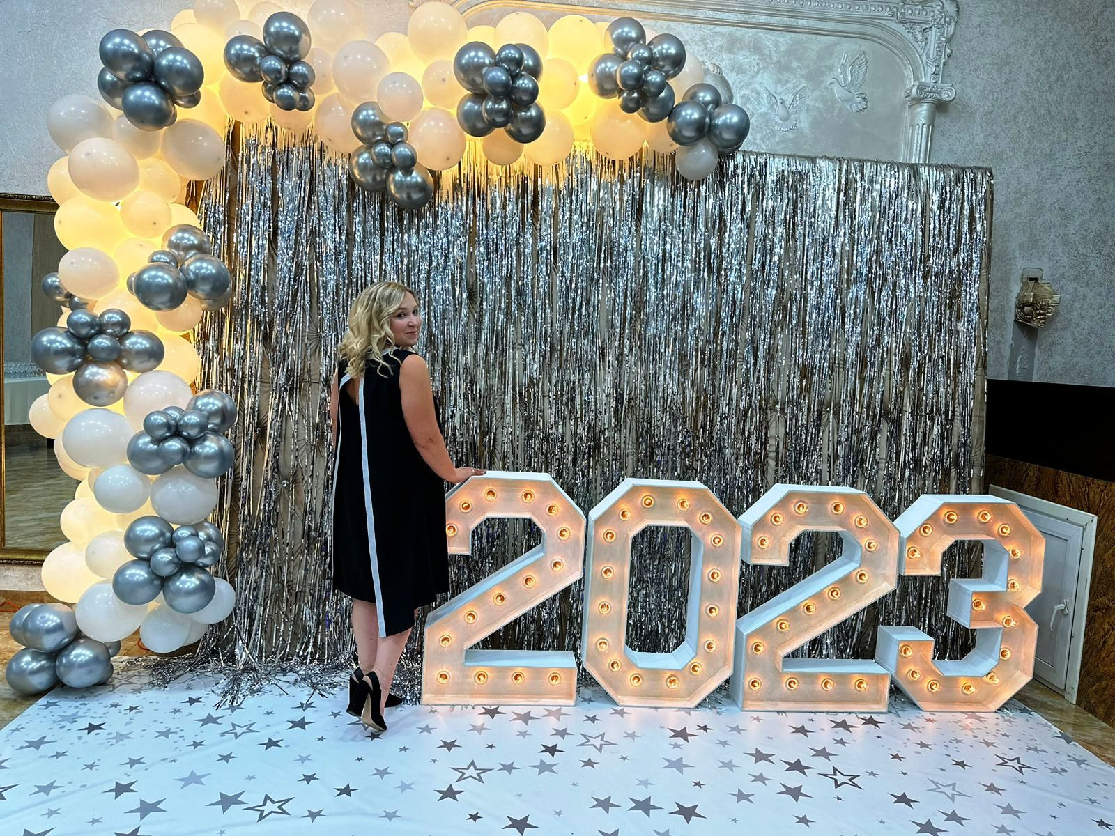 Фотозона с дождиком. Студия праздничного декора