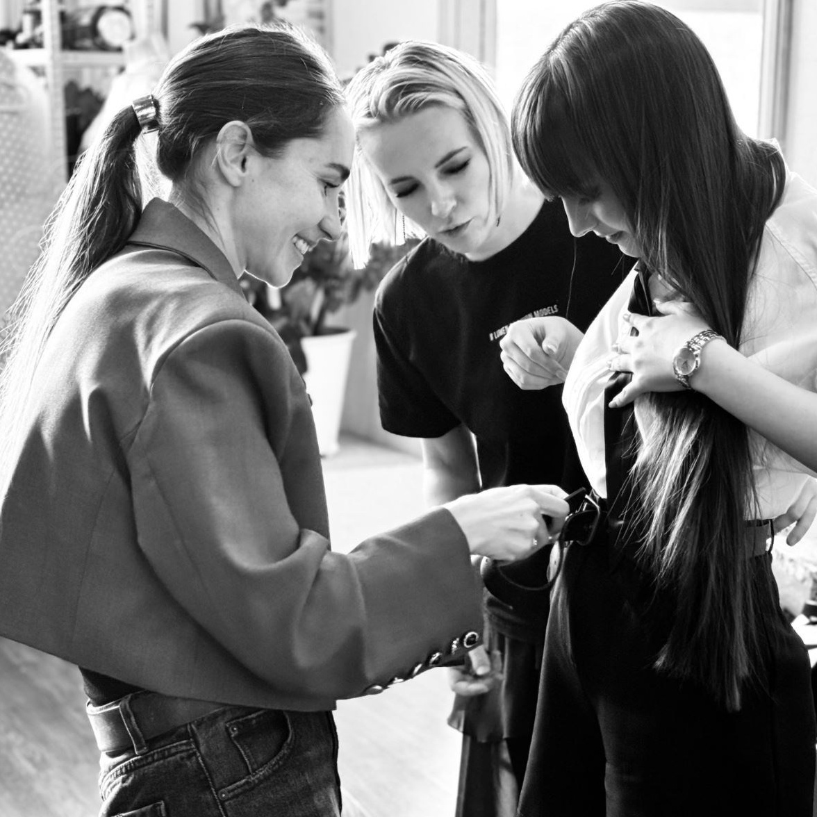 Репортажная фотография на студийной съемке 