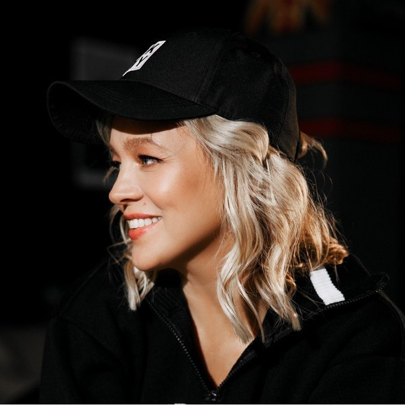 Ведущая на свадьбу и любой праздник в Екатеринбурге — Татьяна Овчинникова. Создаю эмоции