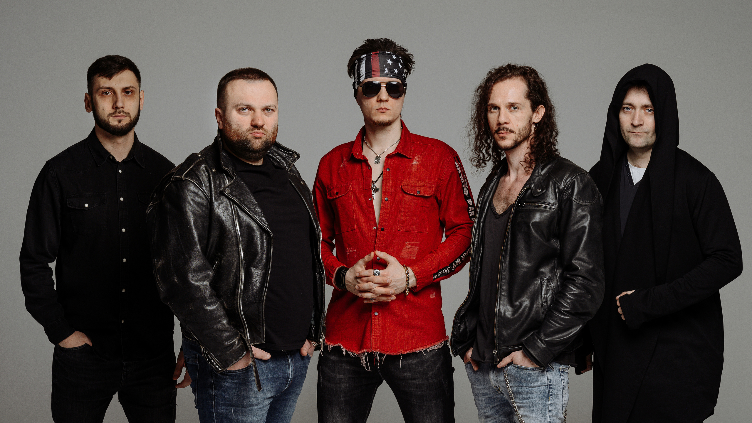 Групповой студийный портрет рок-группы из Курска