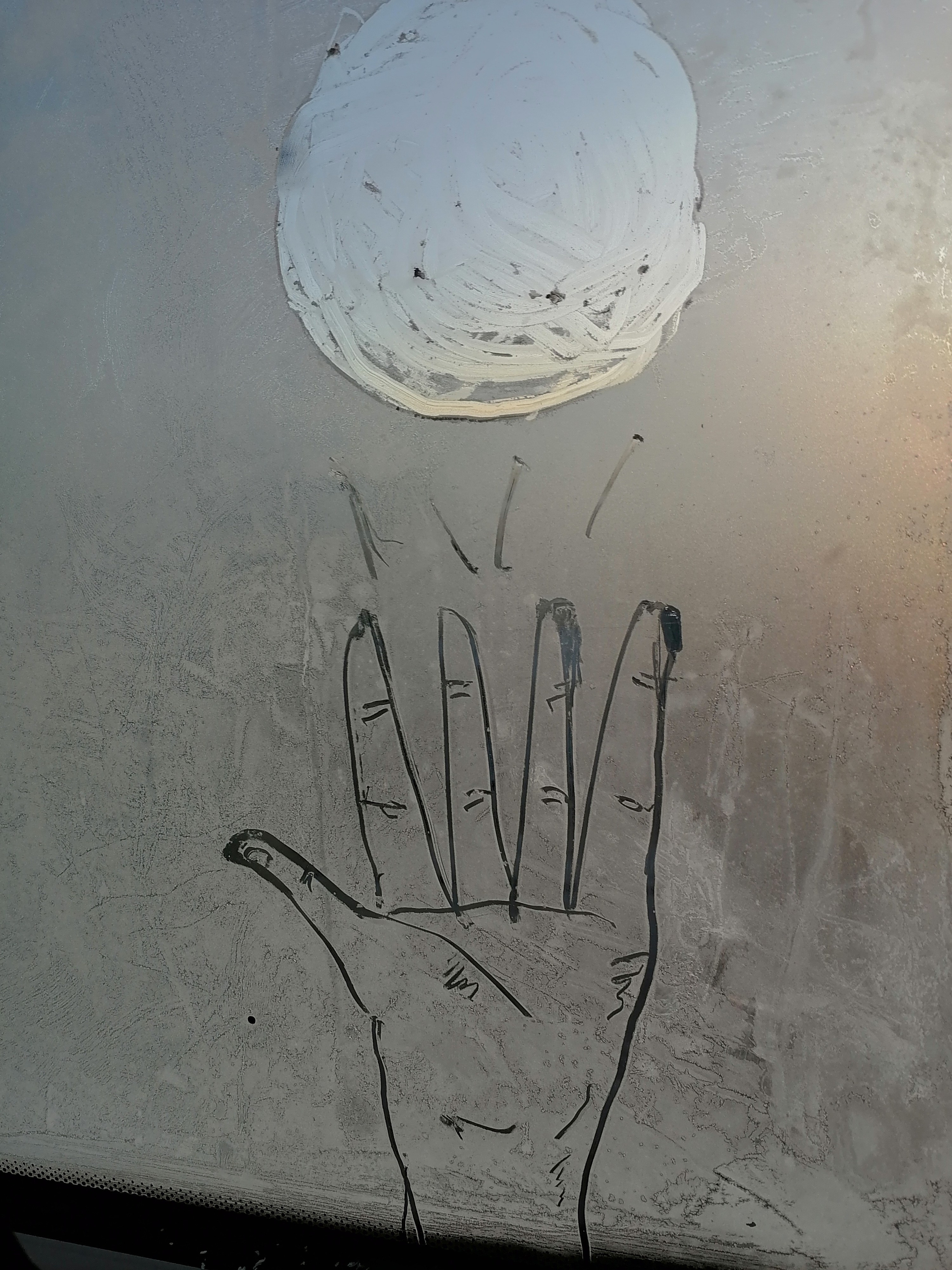 Рисункинаокнахавтобуса. Художник Рыбак Николай