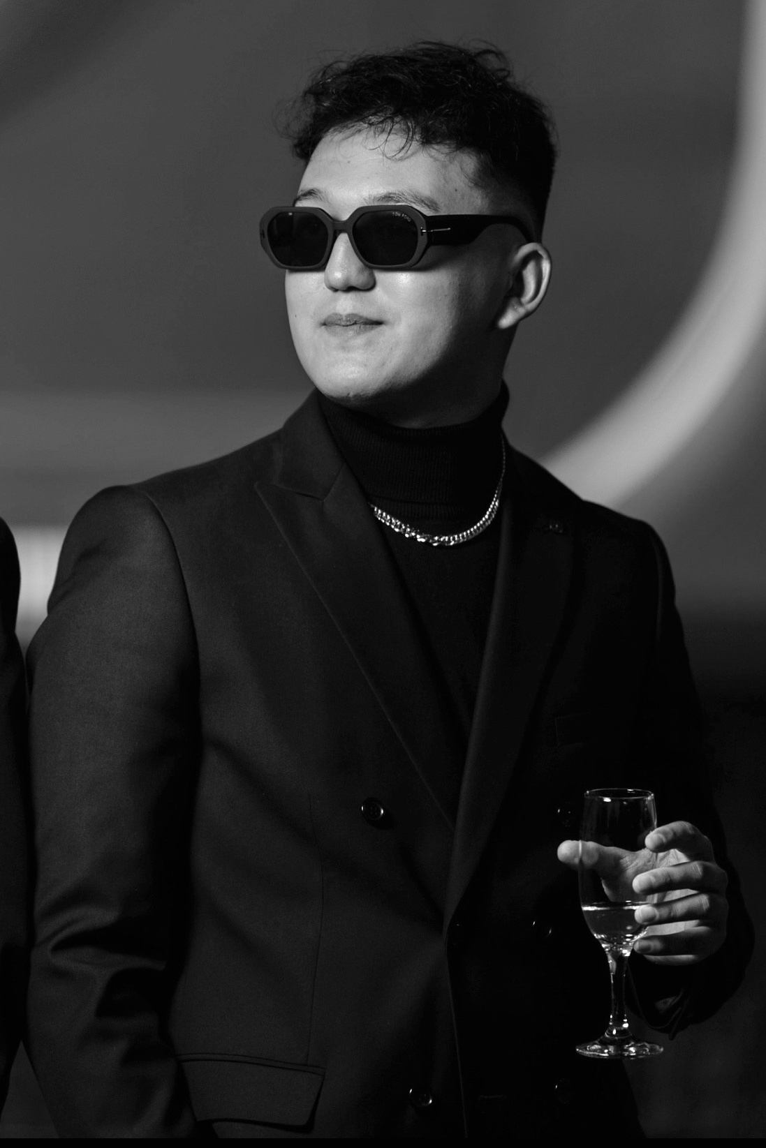 Contacts. Свадебный видеограф в Казахстане Асан Сейдазимов