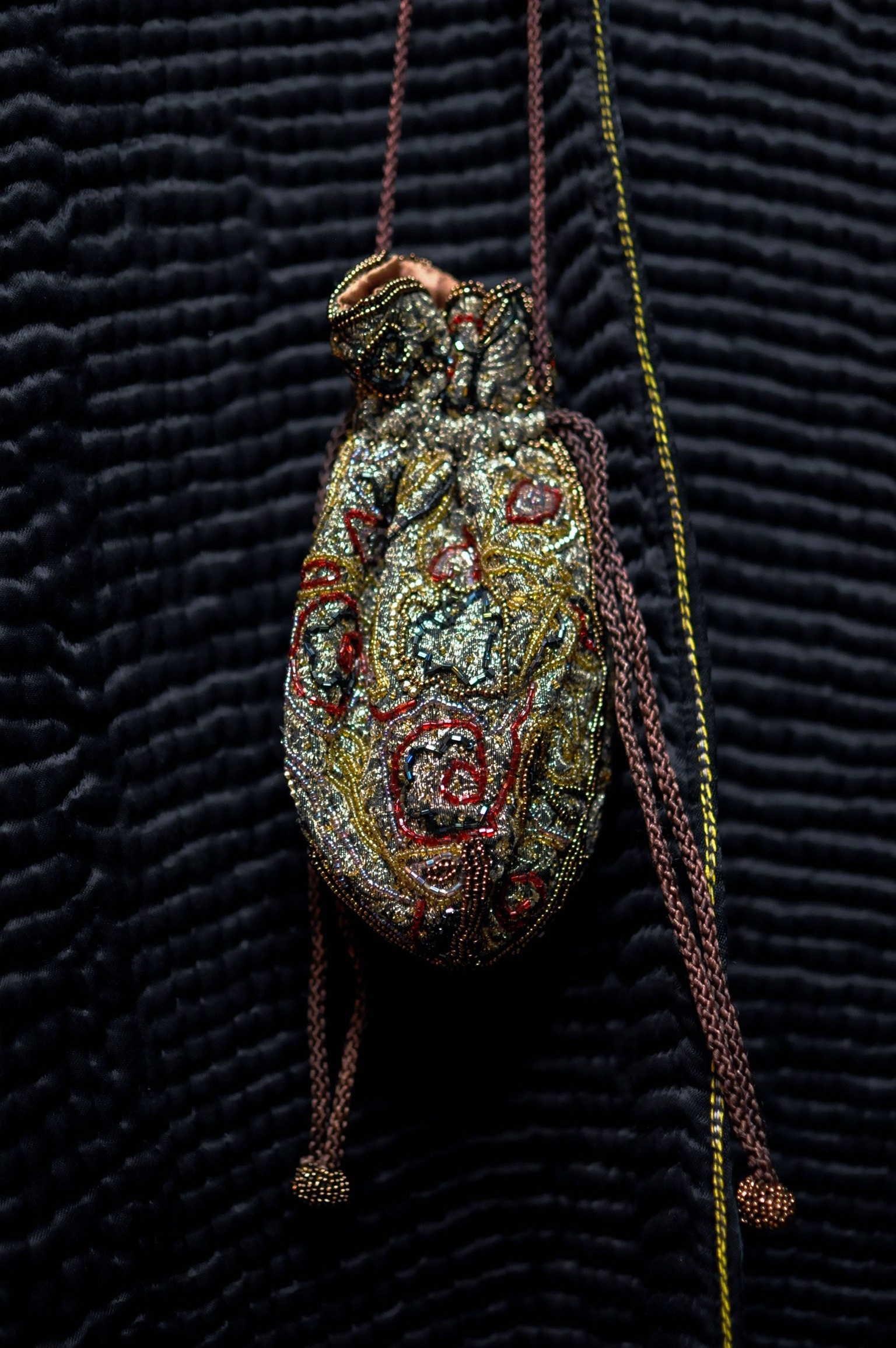 Бархатные сумочки 2026: мешочки, кисеты и drawstring — главный тренд аксессуаров. EUGENIKA JEWELS — Идеальные украшения для избранных