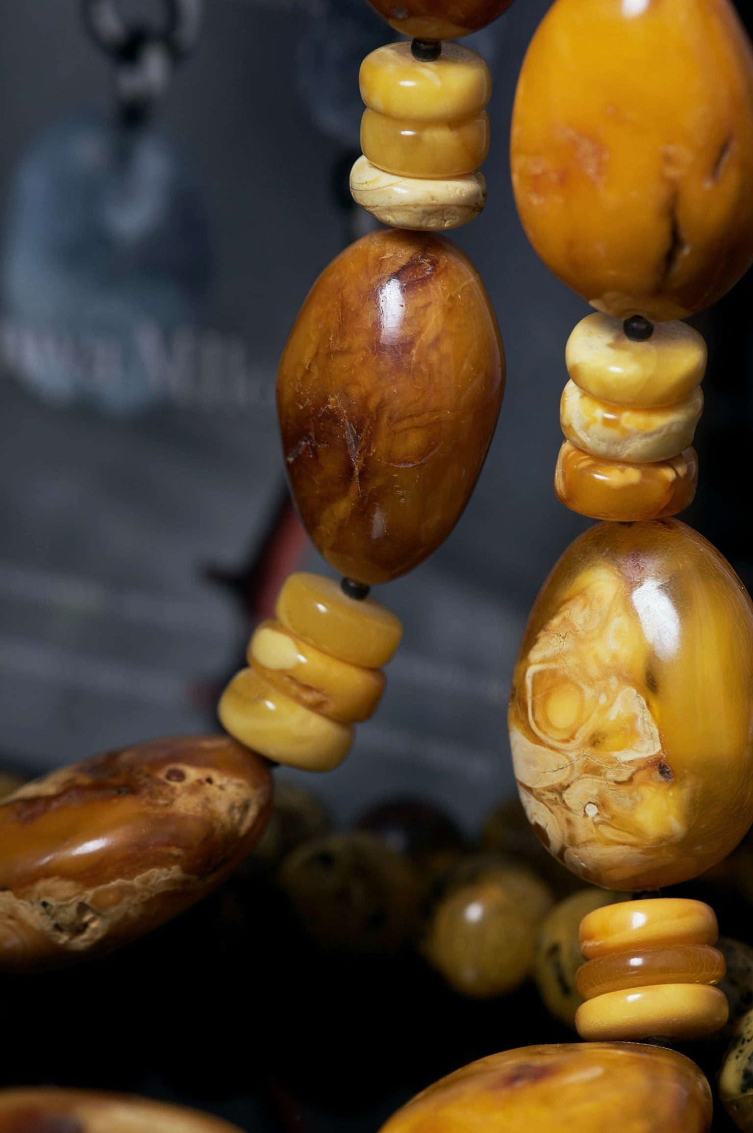 Уникальный янтарь Балтики в коллекции AMBER от Eugenika Jewels: тепло времени, застывшее в украшениях. EUGENIKA JEWELS — Идеальные украшения для избранных
