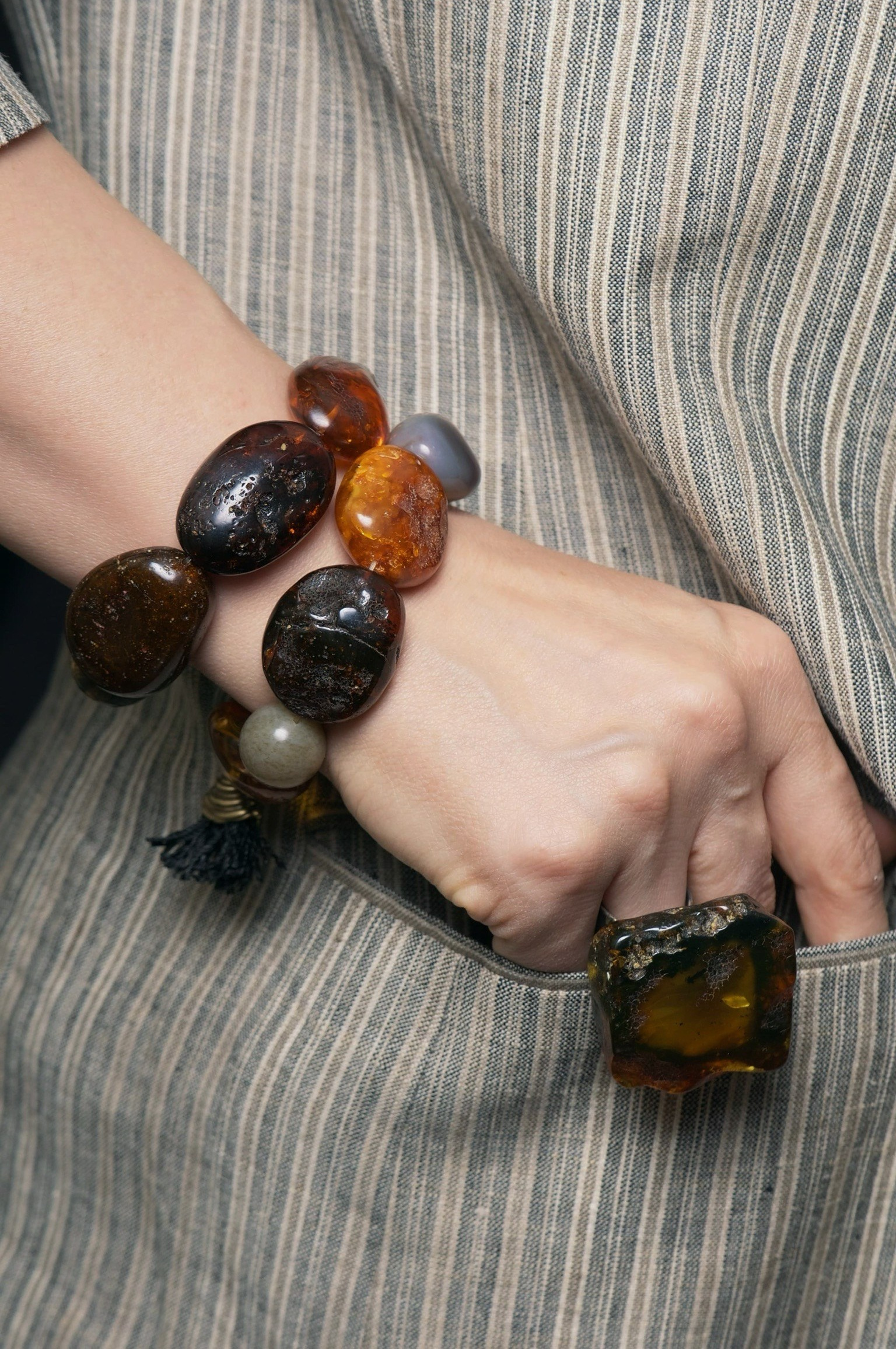 Уникальный янтарь Балтики в коллекции AMBER от Eugenika Jewels: тепло времени, застывшее в украшениях. EUGENIKA JEWELS — Идеальные украшения для избранных