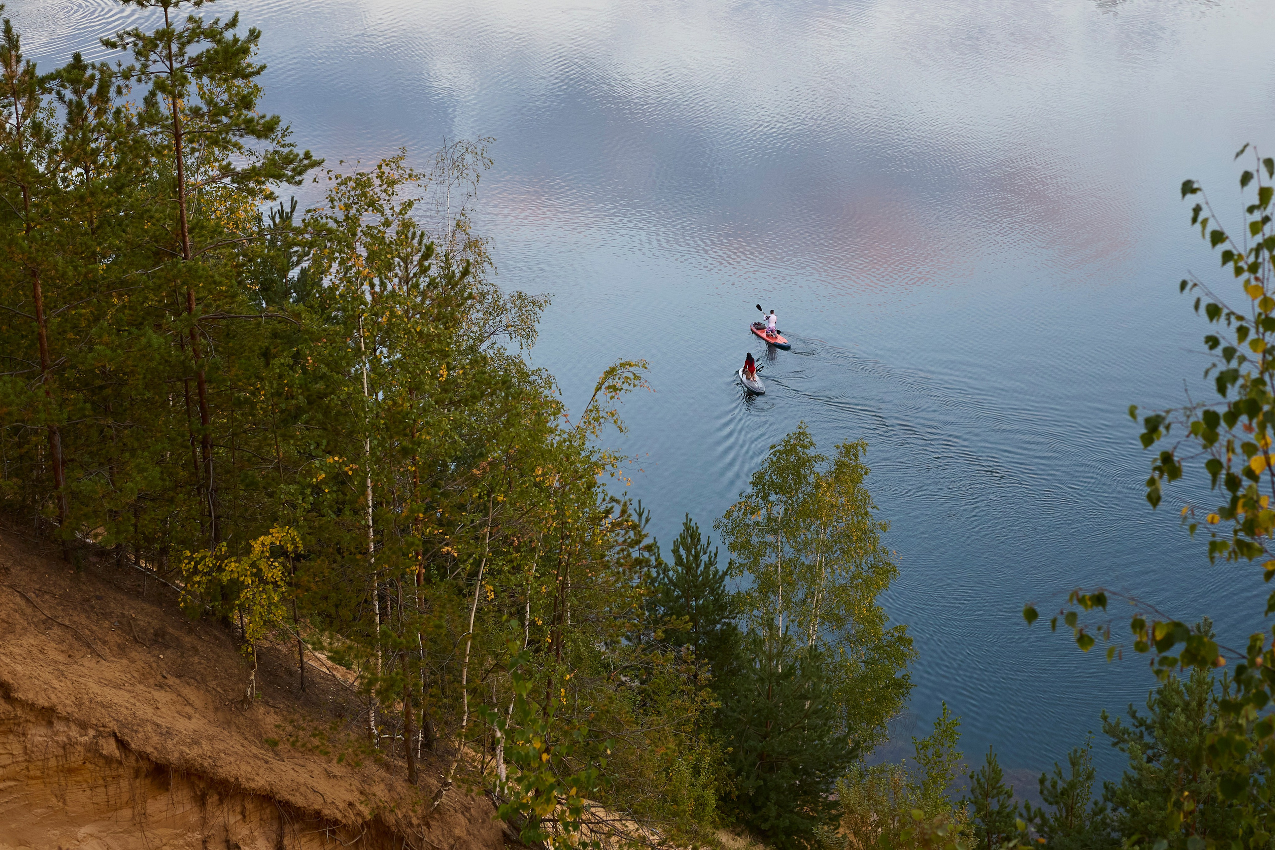 Люблю брать с собой фотоаппарат на прогулки в лесу или на природе. Осенью особое настроение в природе...ну вы знаете.