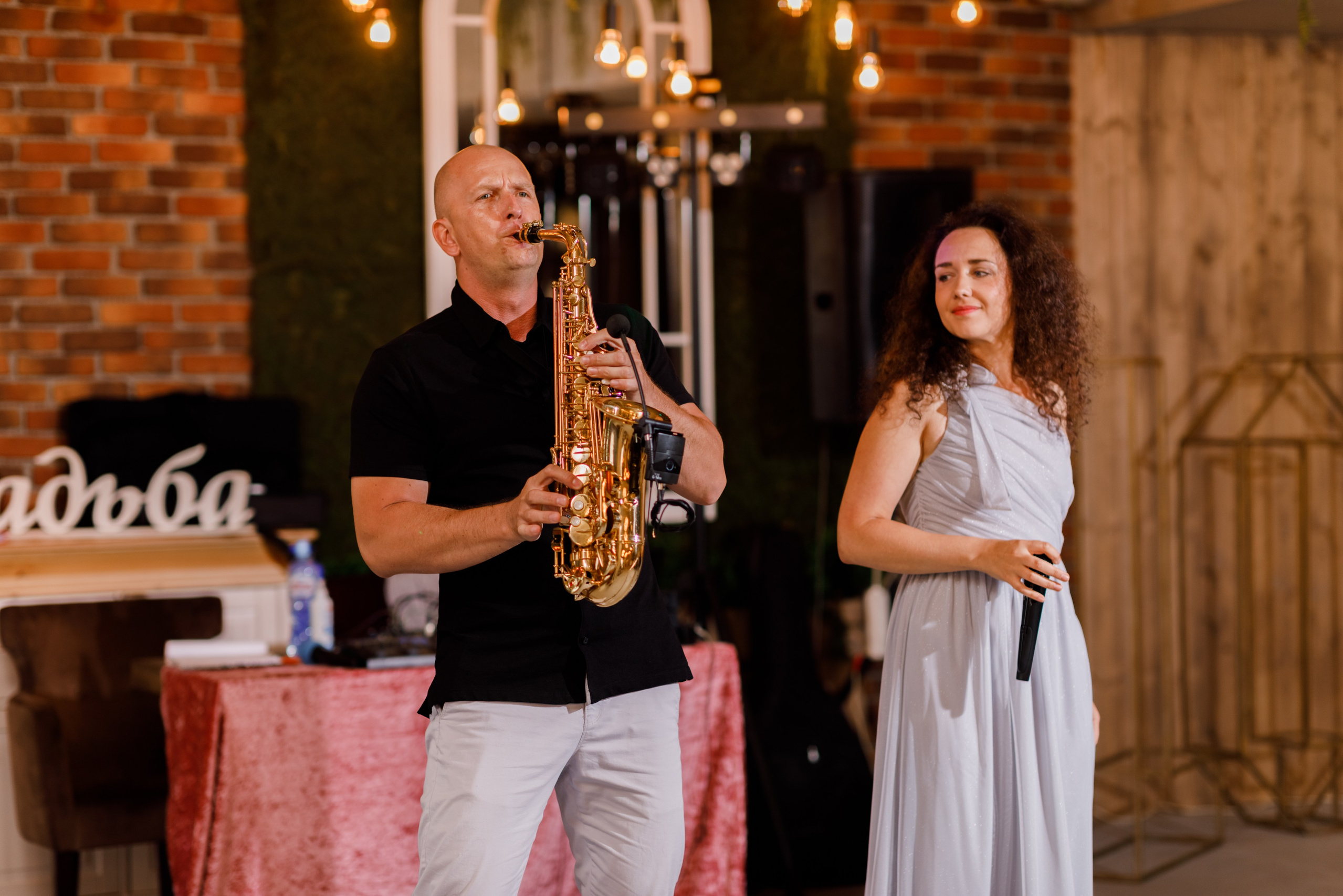 Саксофонист москва ведущий москва живая музыка на свадьбу ведущий. Свадебный ведущий в Москве Саксофон на свадьбу