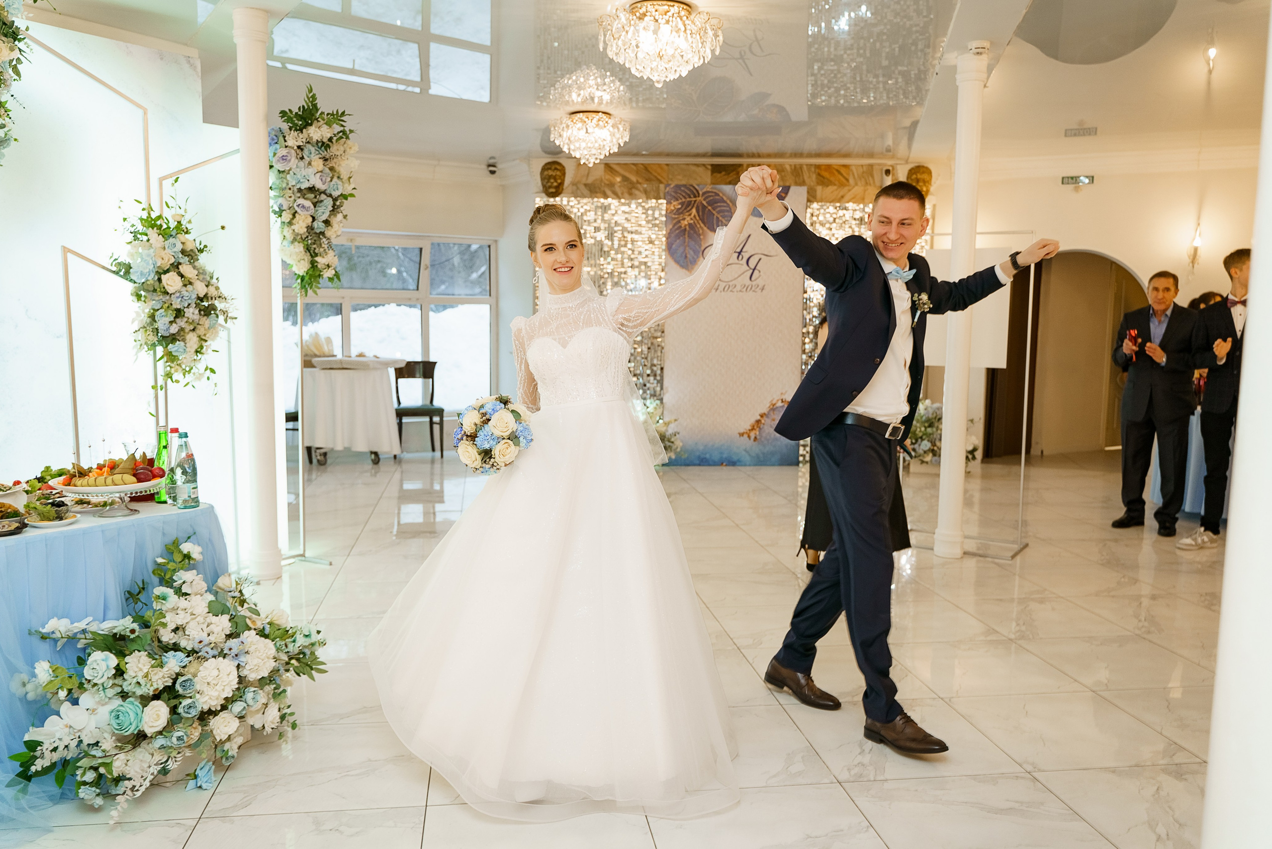 Саксофонист москва ведущий москва живая музыка на свадьбу ведущий. Свадебный ведущий в Москве Саксофон на свадьбу