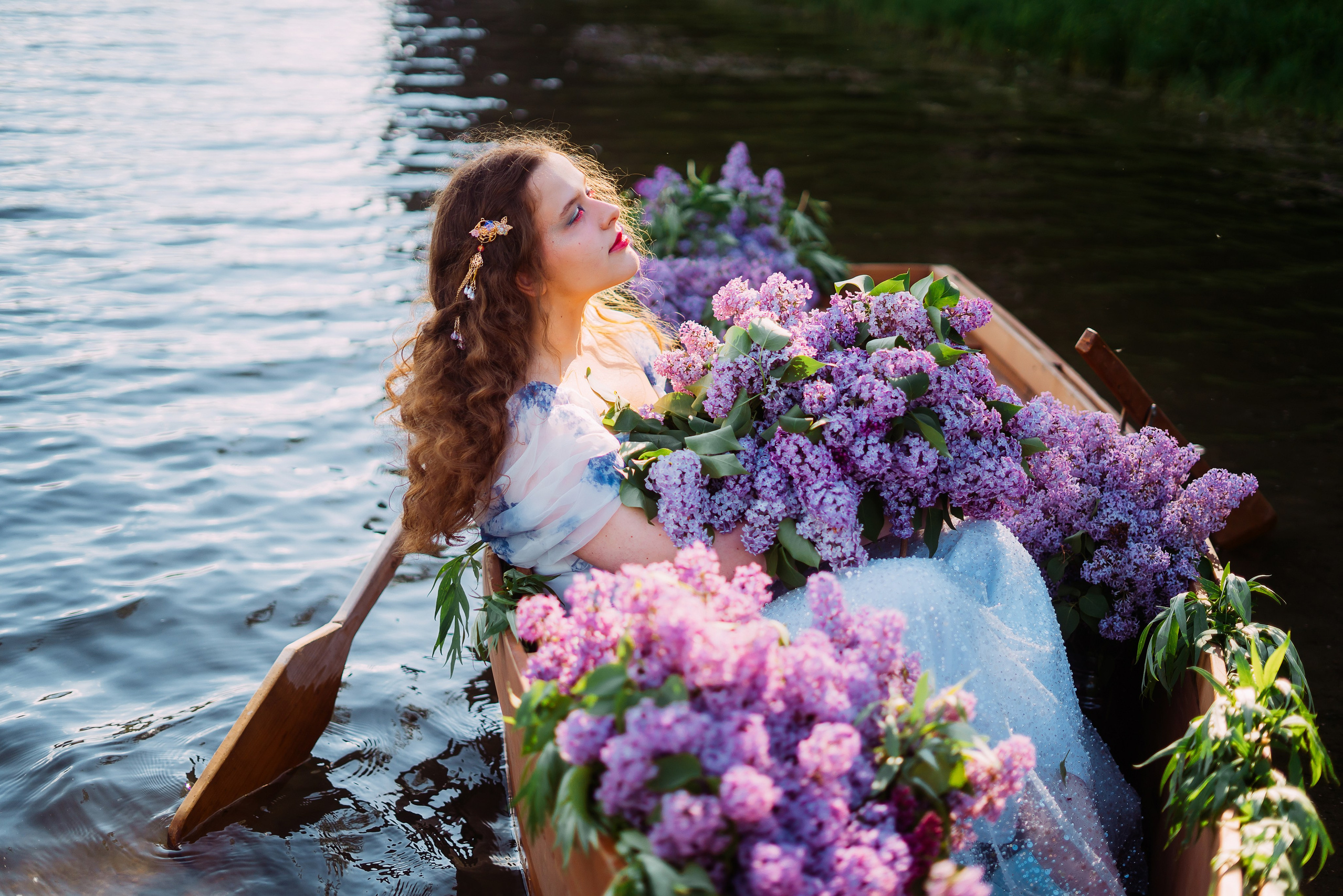 Лодка с Сиренью. Фотографы Харины Иван и Светлана Красноярск