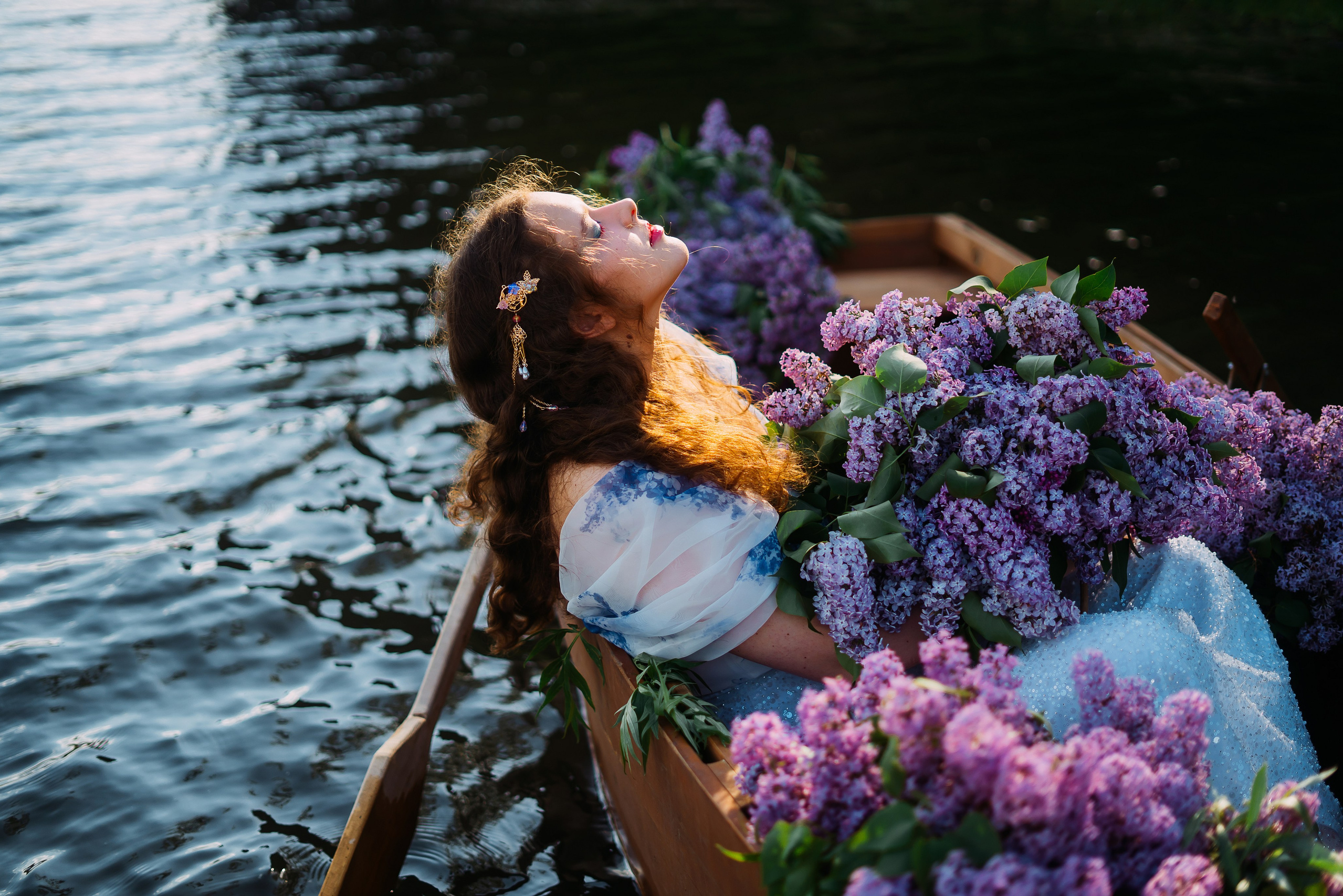 Лодка с Сиренью. Фотографы Харины Иван и Светлана Красноярск