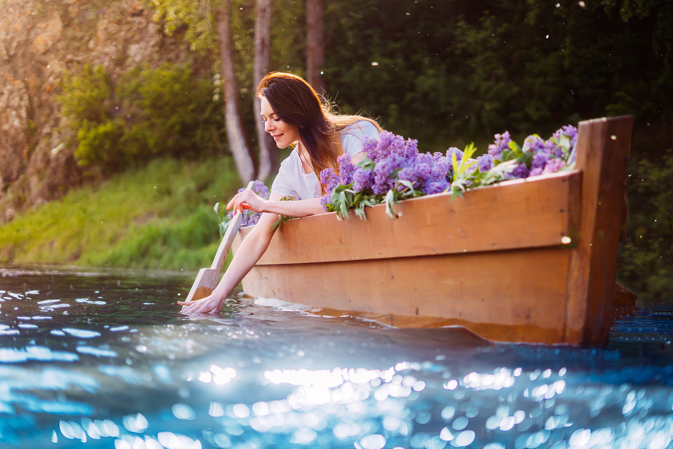 Лодка с Сиренью. Фотографы Харины Иван и Светлана Красноярск