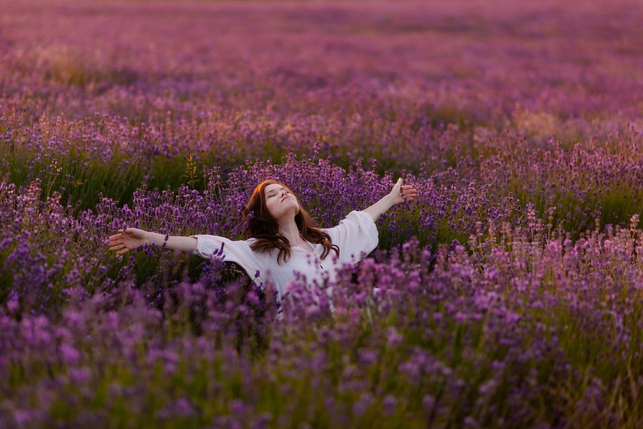 Fotoshooting im Lavendelfeld bei München – Familien-, Paar- & Babybauchfotos. Fotografin in München Dasha Antipina