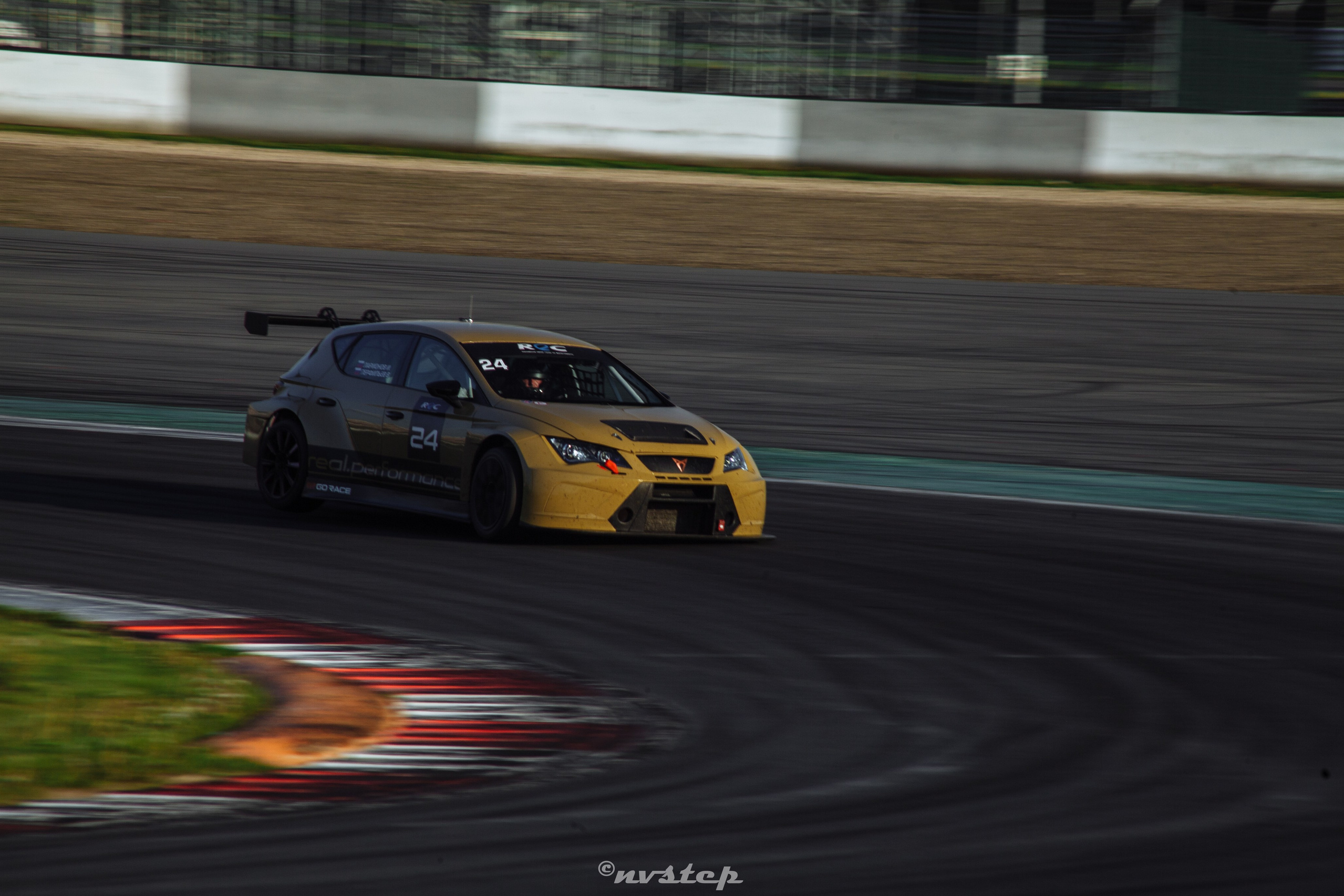 Российская серия гонок на выносливость ярко открыла сезон гонкой Гран-при Авто Mail. Мультижанровый фотограф в Москве Наталия Степанова