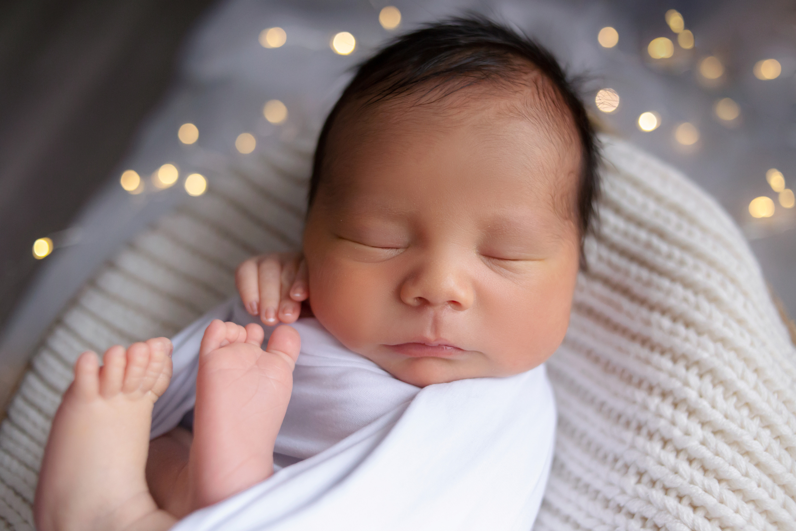 сказачная съемка новорожденного малыша с огоньками