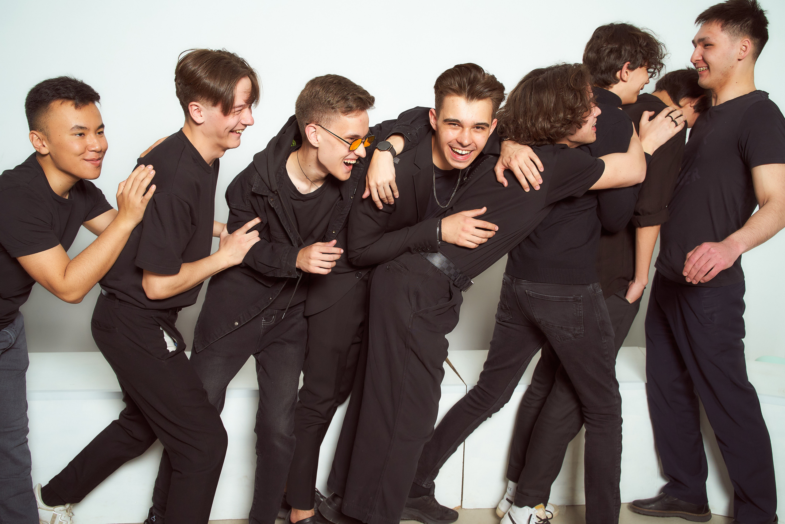 Школьный фотограф в Уральске, студия | Классный Школьный Альбом