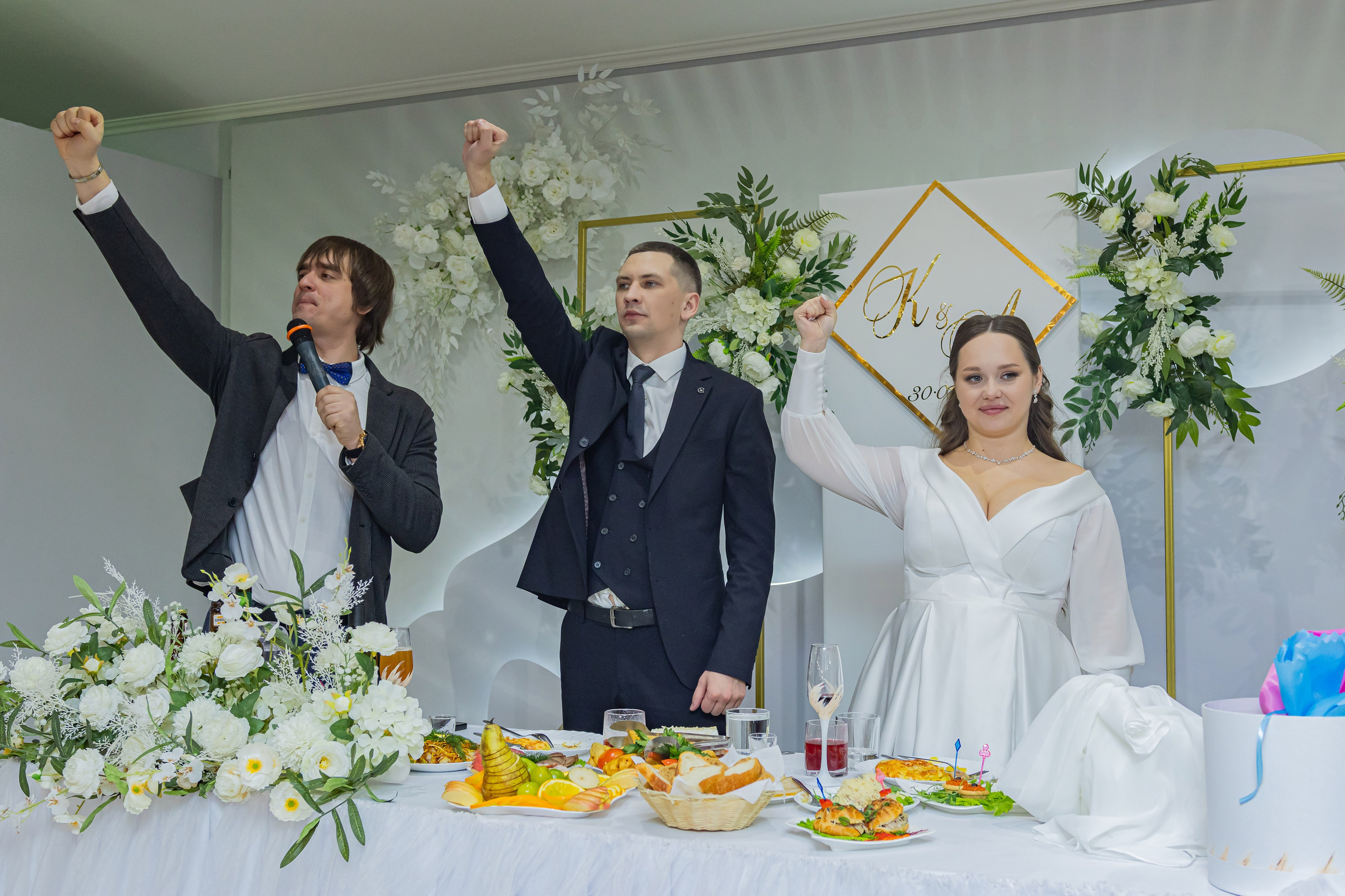 Ведущий свадеб Александр Марков на банкете с молодоженами