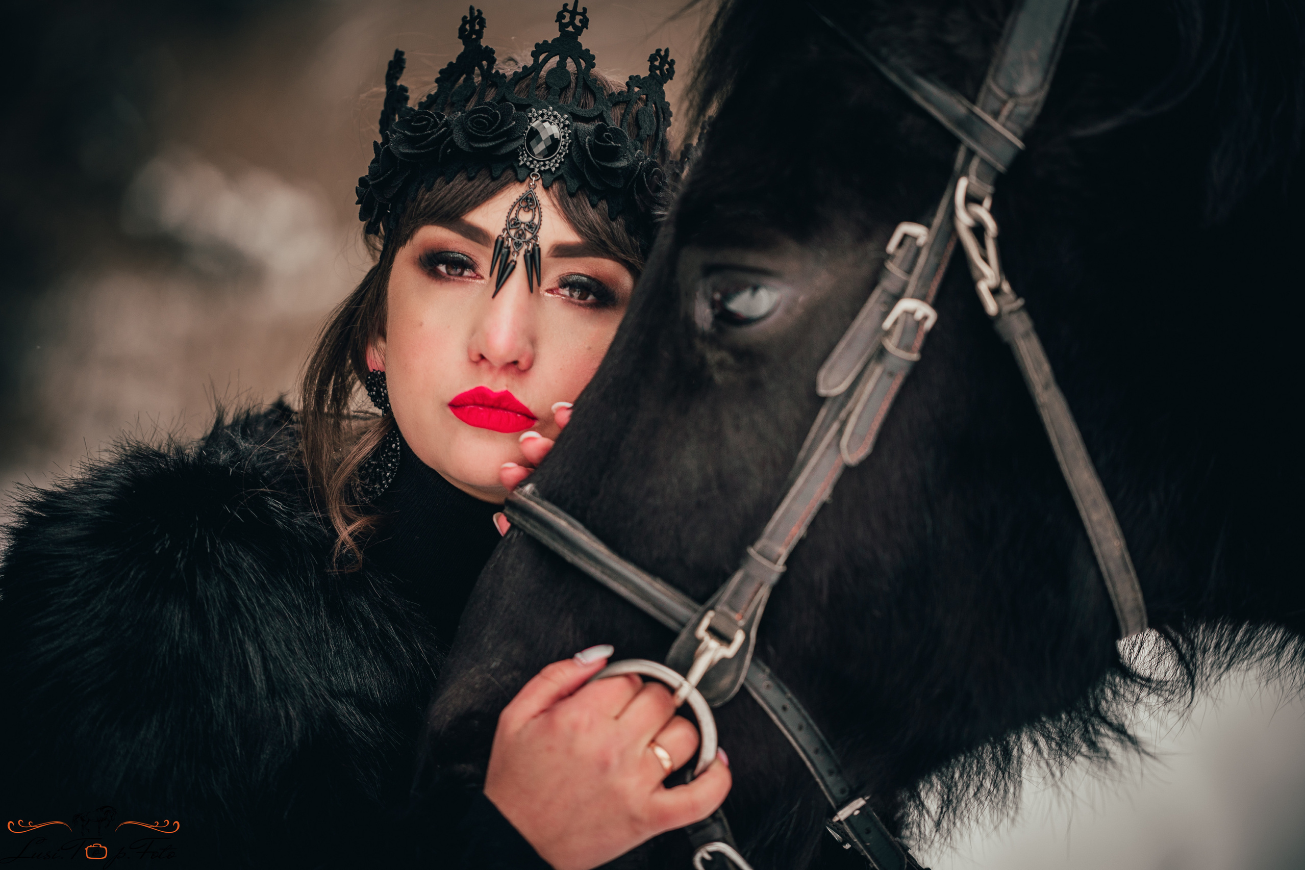 Услуги и цены. Конный и фотограф с животными в Твери Топталова Люся