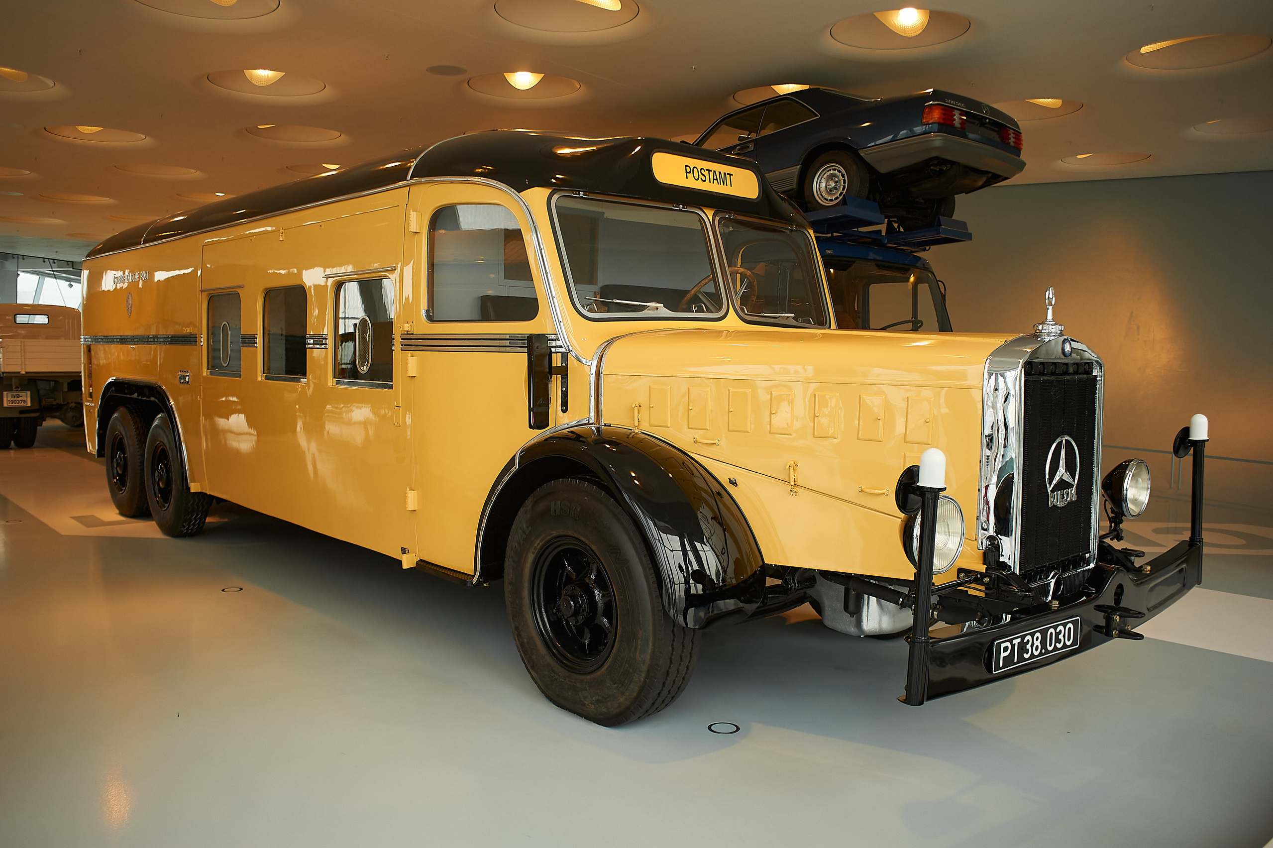 Корпоратив DiHouse, поездка в музей Mercedes-Benz. Reportage event photographer in Moscow Alexander Gladkiy