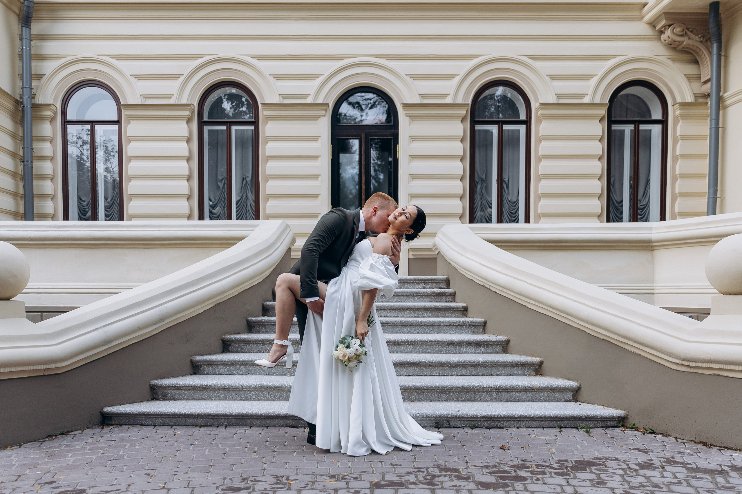 Свадебная фотосессия в Музее ИЗО Казань, свадебный фотограф Казань