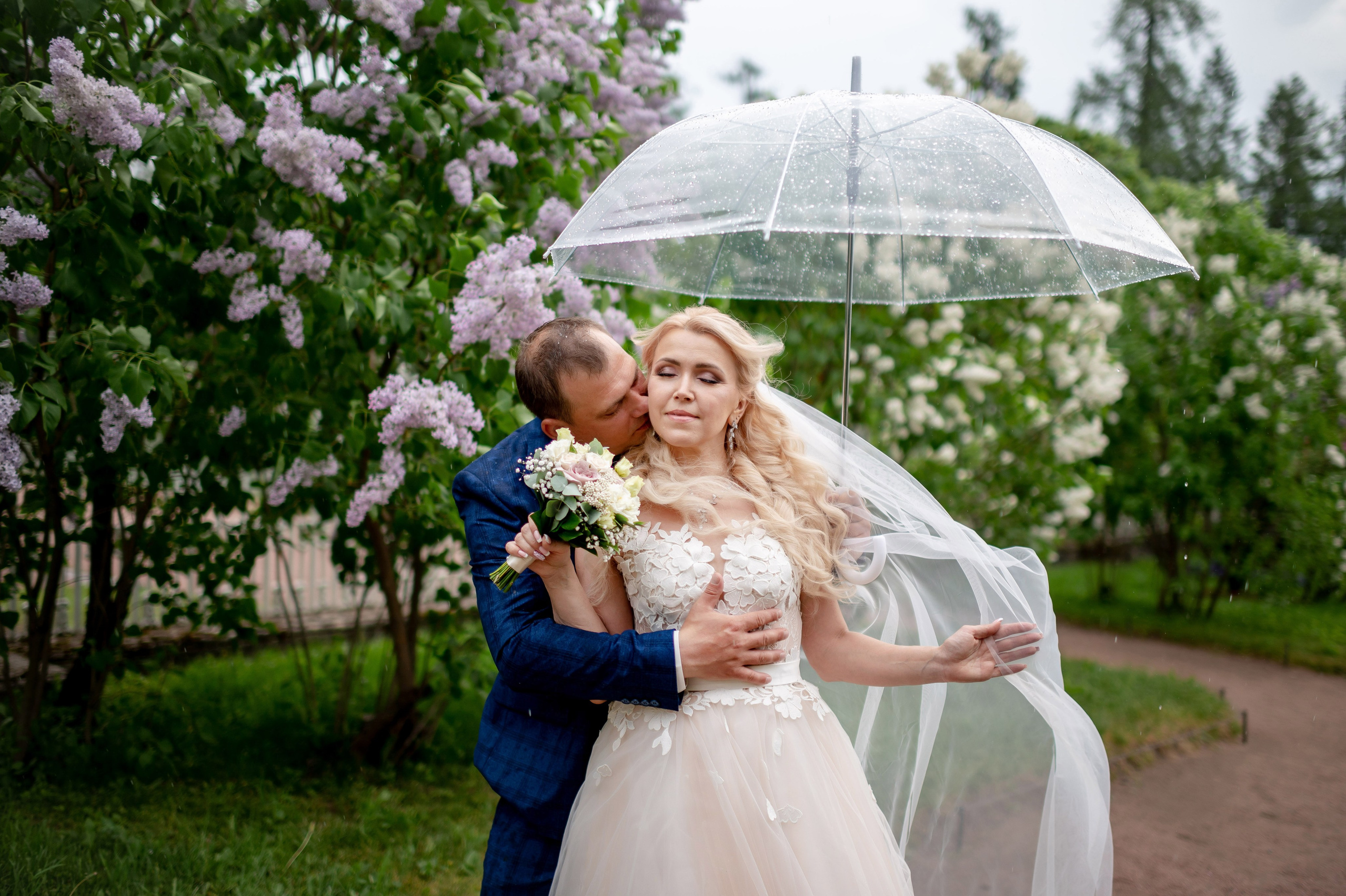 Свадебная фотосессия под дождём: что нужно знать и учесть, чтобы не было мучительно больно!. Портретный, семейный и свадебный фотограф в Санкт-Петербурге и в Москве Ширяев Денис