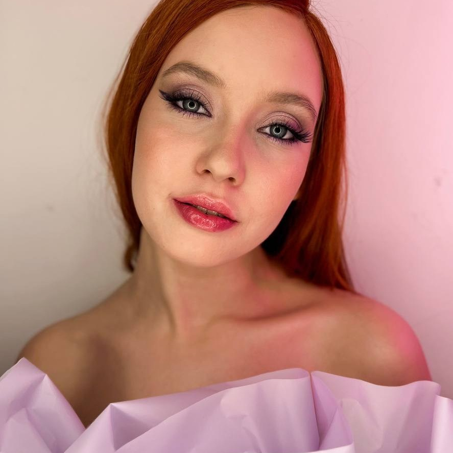 Услуги. Я работаю в разных жанрах фотографии — от портретов до свадебной и семейной съёмки — в городе Междуреченске. Виктория Куреннова