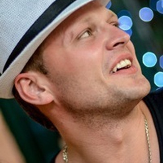 Ведущий Алексей Зубков. Ведущий на свадьбу в Москве Зубков Алексей