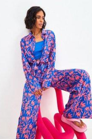 Эффектная съемка пижам с акцентом на теплые и уютные модели