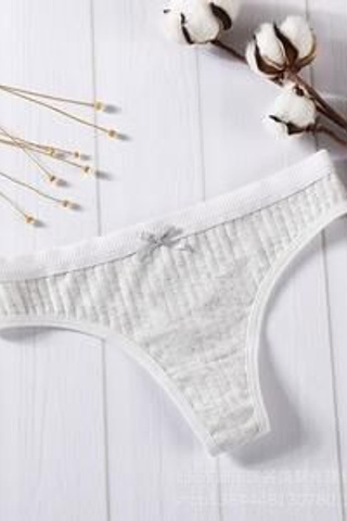 Съемка женских трусов для интернет-магазинов с фокусом на посадку