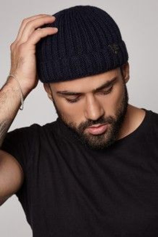 Фотосъемка мужских зимних шапок для интернет-магазинов и каталогов