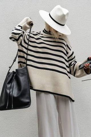 Креативная съемка свитеров оверсайз для модных коллекций