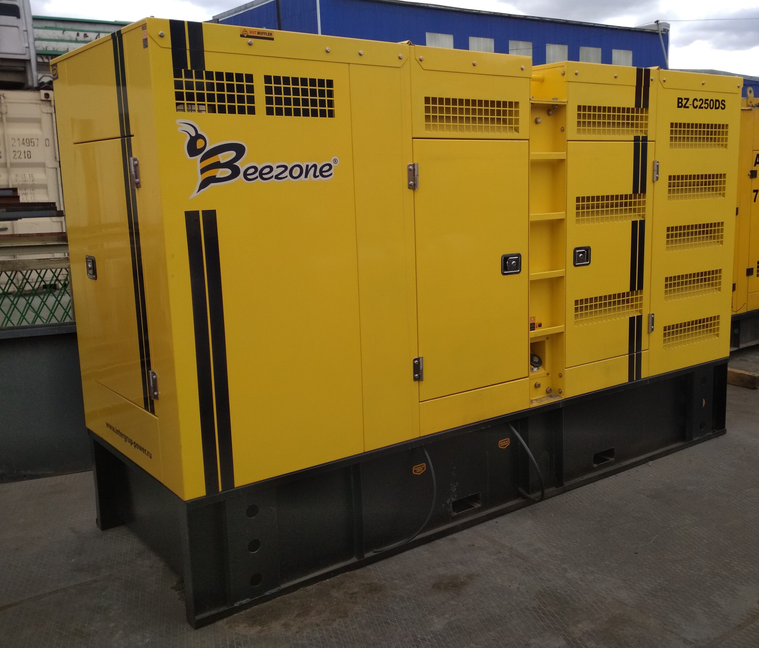 Дизель-генераторная установка марки Beezone с двигателем Cummins. Продажа надежной спецтехники от компании СТИ в г. Новосибирск