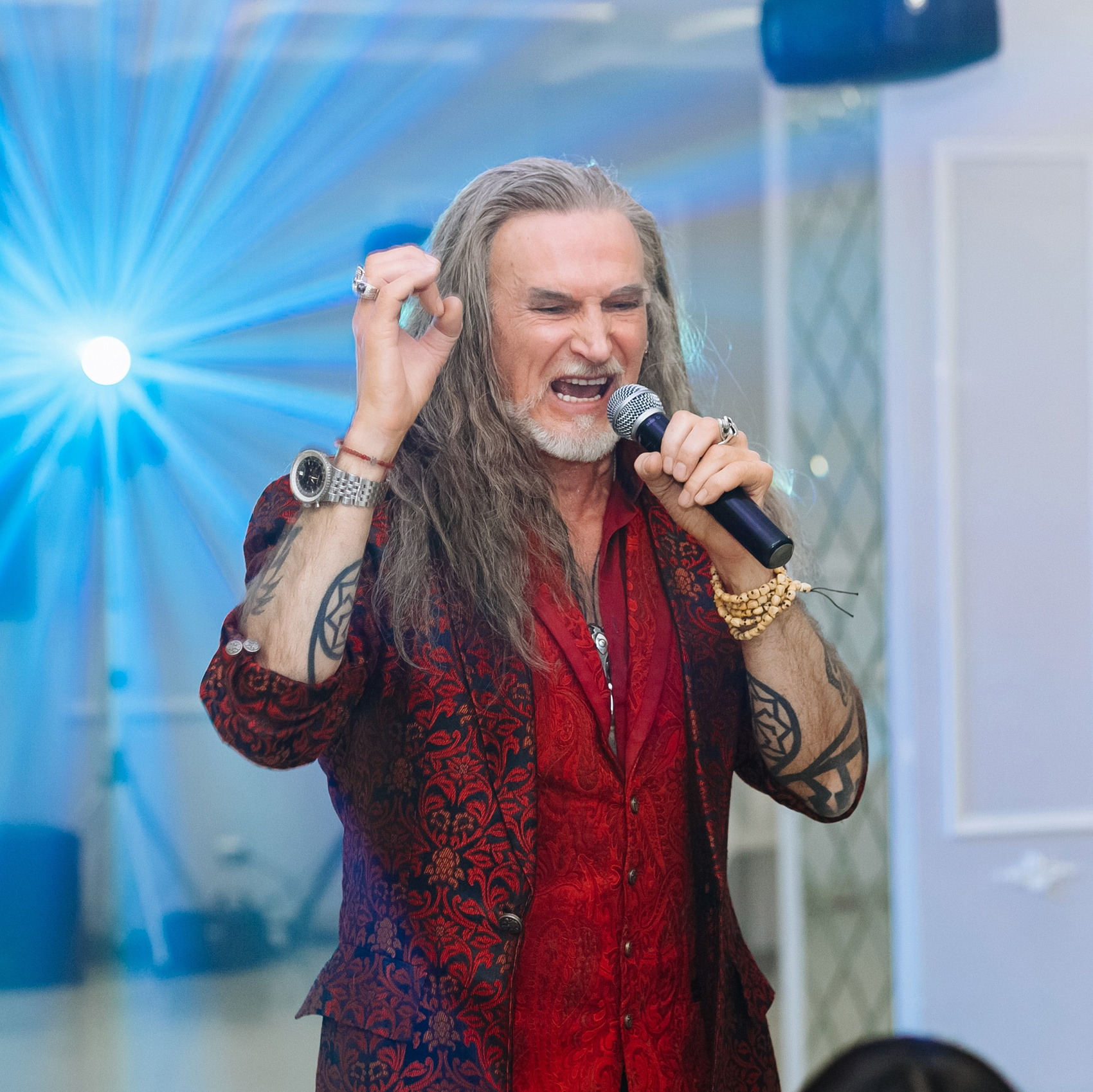 Репортажные кадры с корпоративной вечеринки в ночном клубе