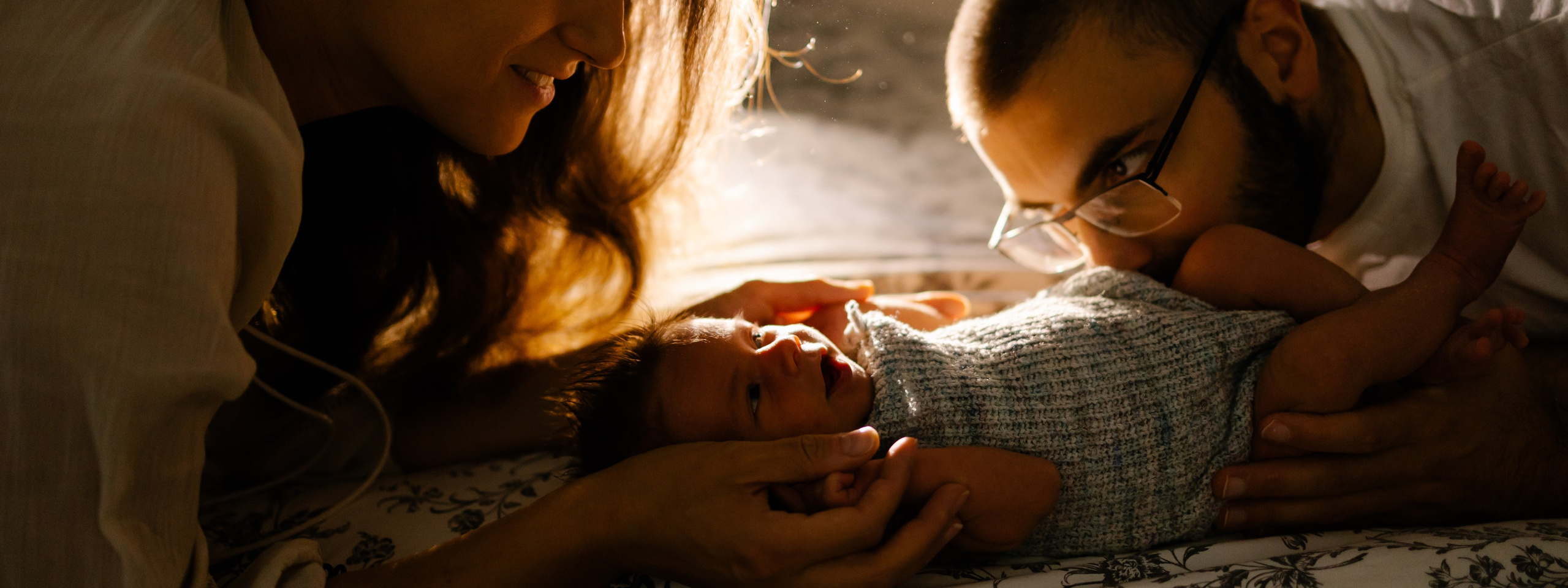 Newborn-Lifestyle-Fotoshooting für Neugeborene. Tipps zur Zubereitung. Fotografin in München Dasha Antipina