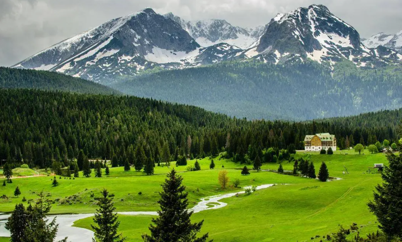 Top 10 places for photo shoots in Montenegro. Main