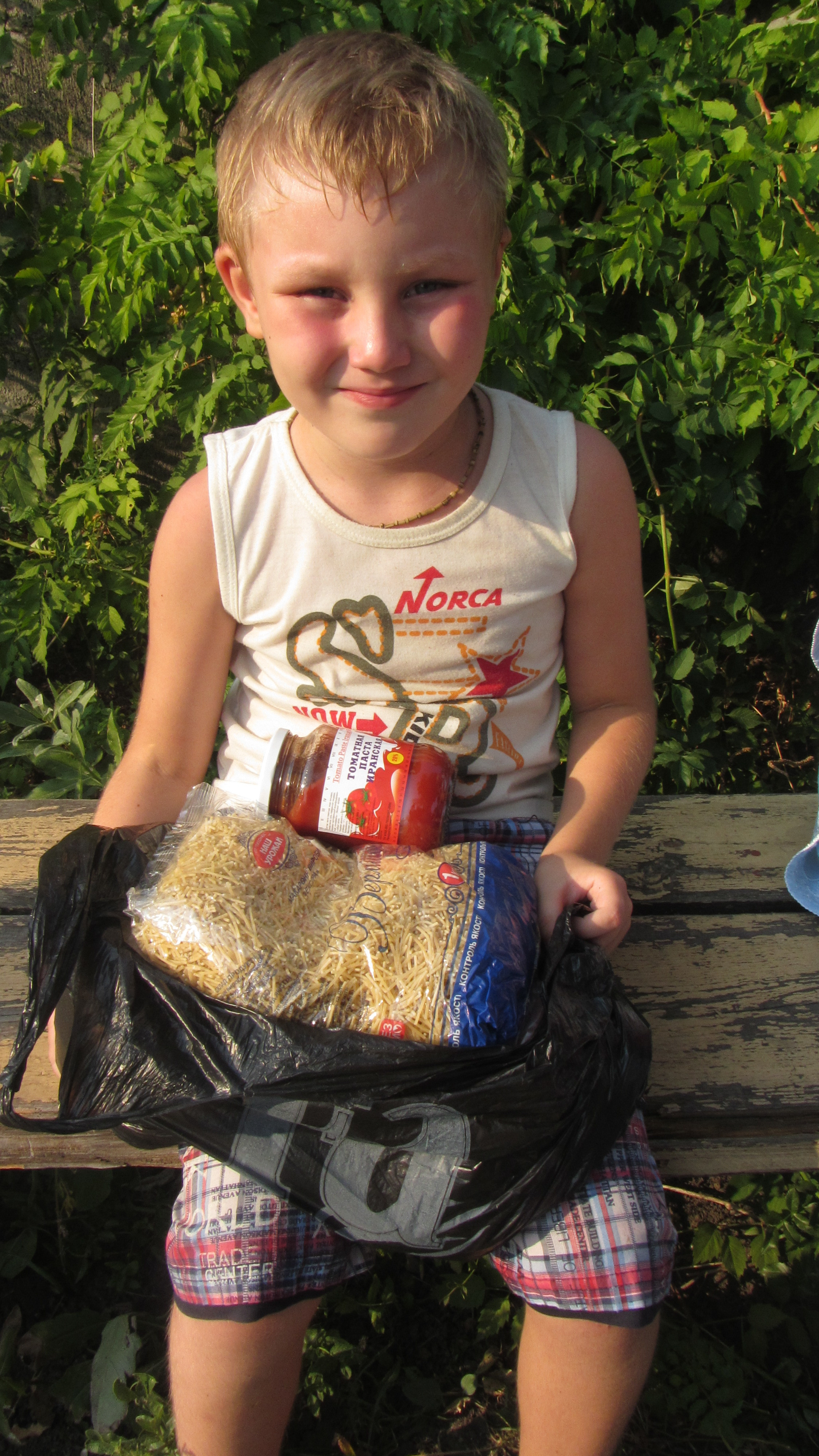 5 сентября около 50 донецких детей получили гуманитарную помощь. Пища для Жизни